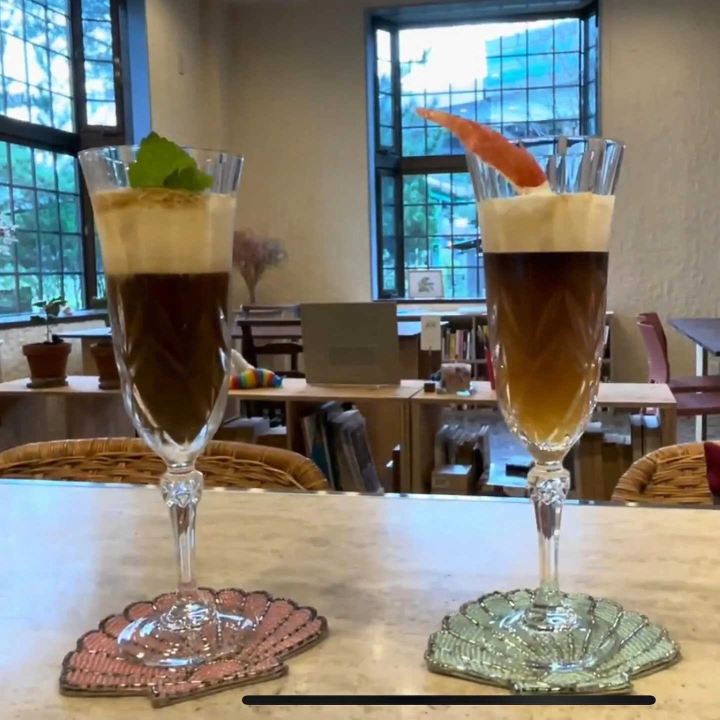 昨日投稿したサンセットコーヒーバーイベントですが、2025年10月17日（金）15:00～21:00が正しい日時です。
ご迷惑をおかけしてごめんなさい🙇&zwj;♀️

明日は、Project Kobo Placeにて宮津湾を見渡す夕暮れ時をゆったりとお楽しみください。夕方は晴れの予報です。16:00～18:00にかけて当店カフェの窓から望む宮津湾の夕日は格別です。いつものようにアンビエントミュージックを流します。お車でお越しで無い方は美味しいコーヒーカクテルを、お車でお越しの方にはバラエティ