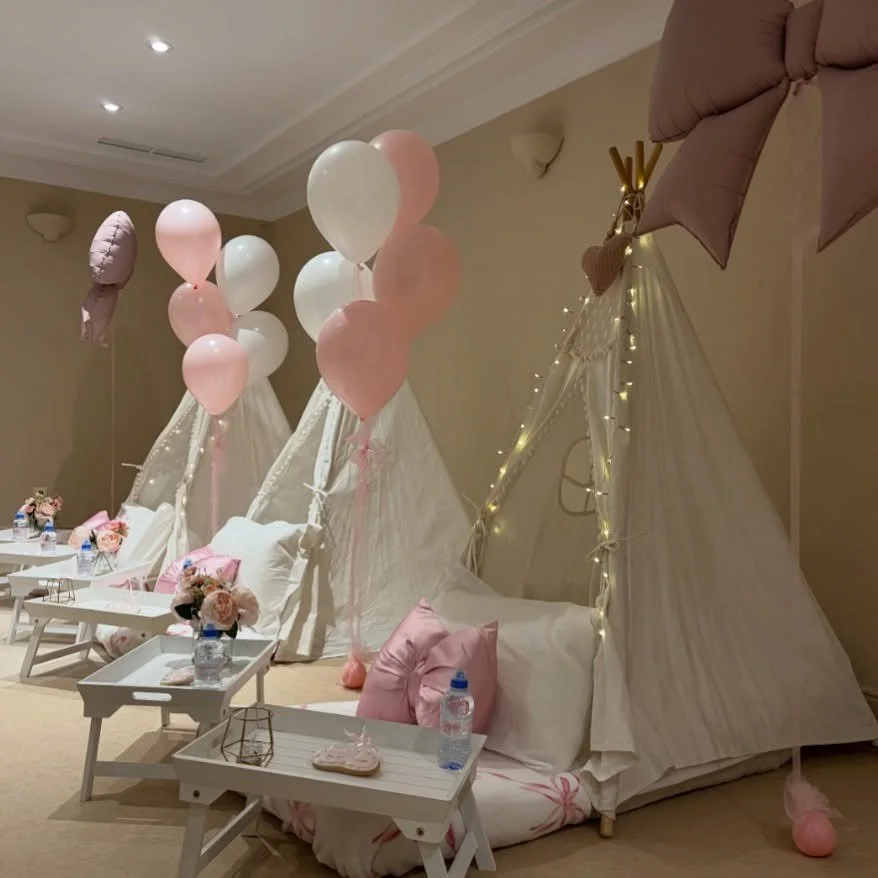 🩷✨ Pretty in Pink Sleepover ✨🩷

The dreamiest pink-themed sleepover for the birthday girl and her besties.

The guests were treated to beautiful personalised gowns, plush tipis, soft blankets, and all the magical details that make a night unforgett