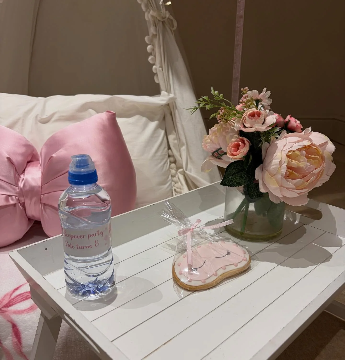 🩷✨ Pretty in Pink Sleepover ✨🩷

The dreamiest pink-themed sleepover for the birthday girl and her besties.

The guests were treated to beautiful personalised gowns, plush tipis, soft blankets, and all the magical details that make a night unforgett