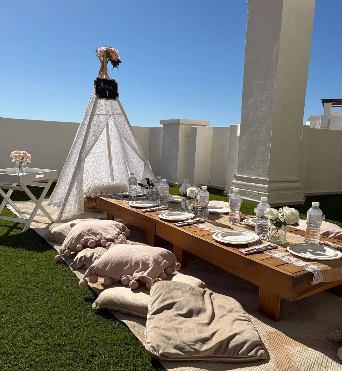 🌸✨Aria&rsquo;s 1st birthday picnic✨🌸

✨ Celebrating beautiful Aria&rsquo;s 1st birthday with the sweetest family picnic ✨

A dreamy beige-and-peach setup filled with comfy cushions, soft textures, and delicate flowers at the centre of each table. A