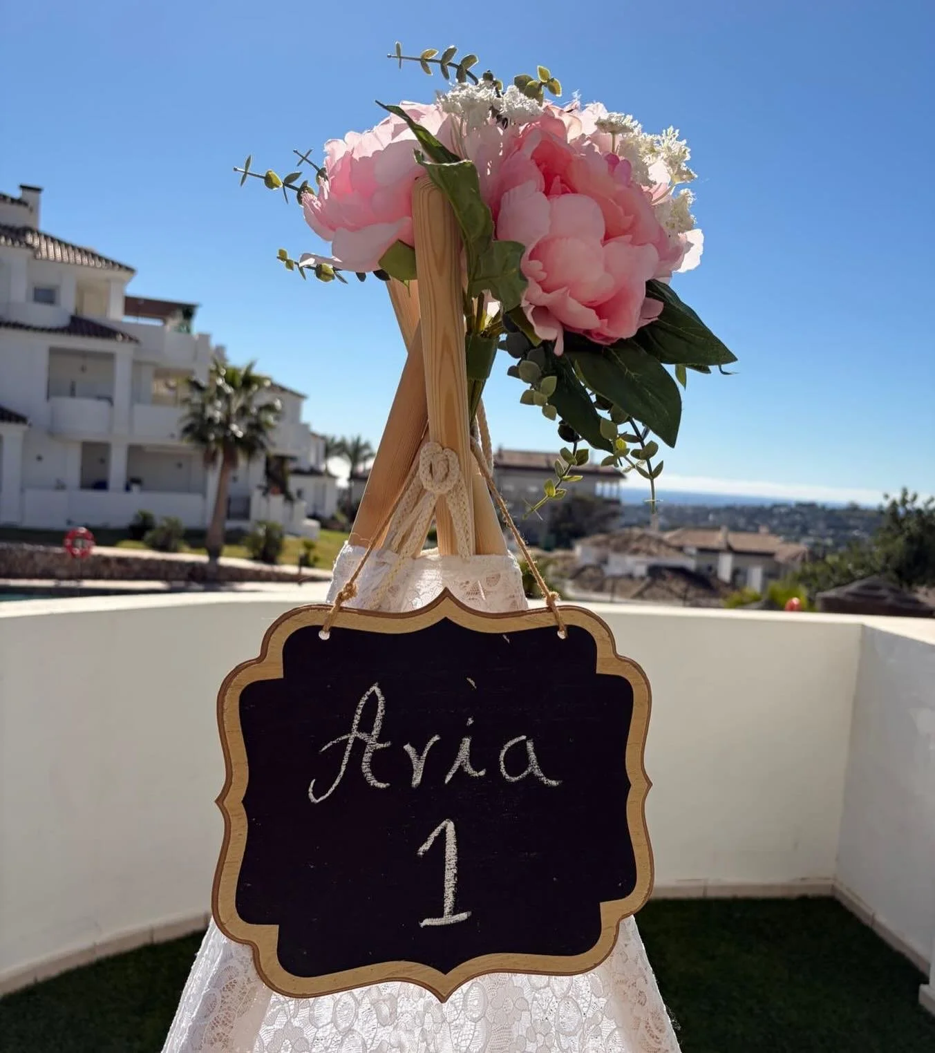 🌸✨Aria&rsquo;s 1st birthday picnic✨🌸

✨ Celebrating beautiful Aria&rsquo;s 1st birthday with the sweetest family picnic ✨

A dreamy beige-and-peach setup filled with comfy cushions, soft textures, and delicate flowers at the centre of each table. A