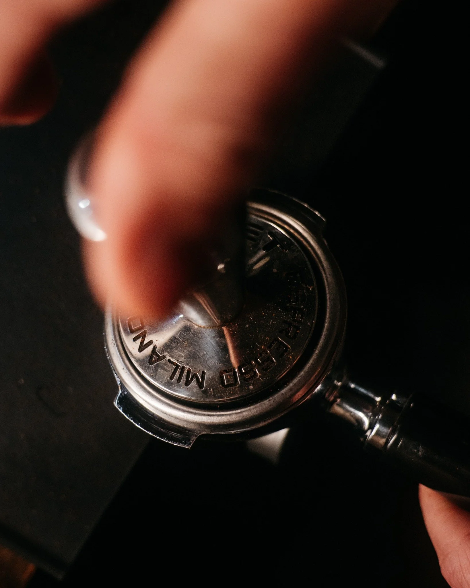 If your coffee tastes off&hellip; this might be the reason. �

Ever wonder why your espresso tastes different each day? �It often comes down to the tamp ☕�Correct tamping = even extraction, balanced flavour, no bitter surprises.

�It&rsquo;s a small 