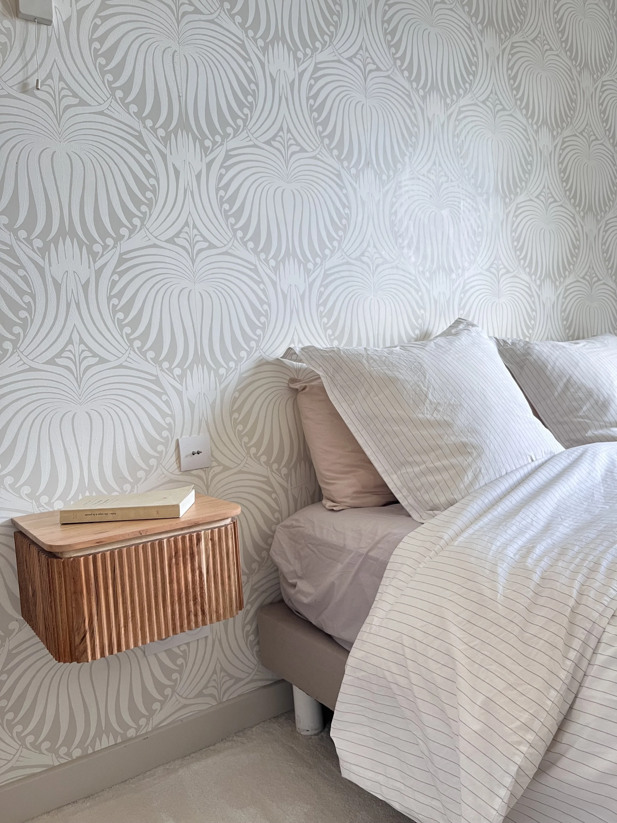  Table de nuit en bois d'accacia - projet Chaville - M.Lux Interior