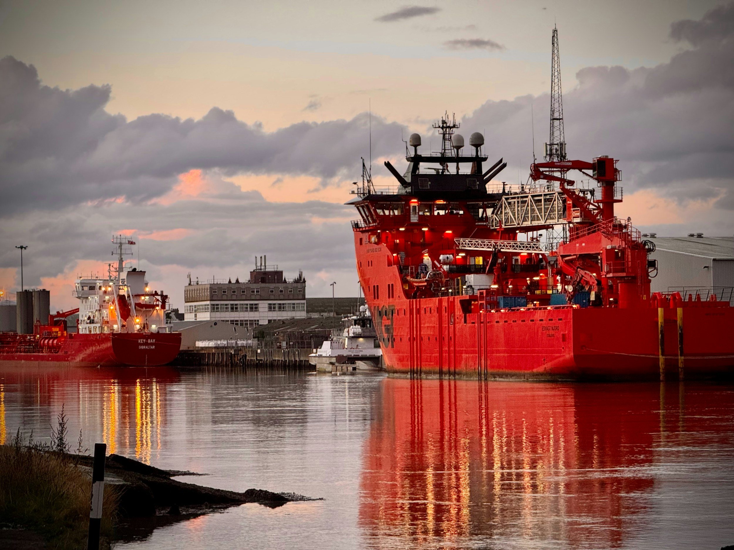 Docking ship in Great Yarmouth harbour