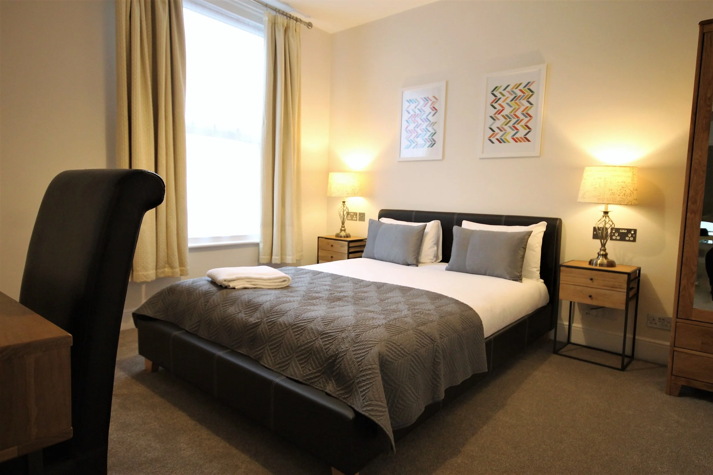 Double with lounge at Andover House Hotel with furniture and ambient lighting