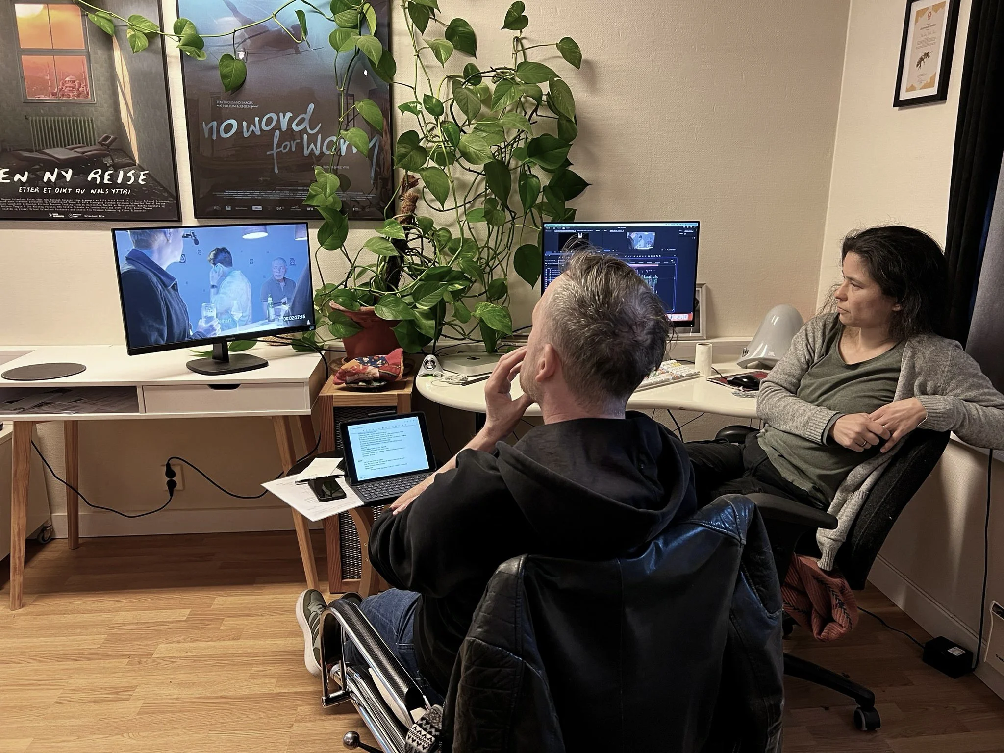 Jan-Dirk and Mette watching a version in the “edit suite”.