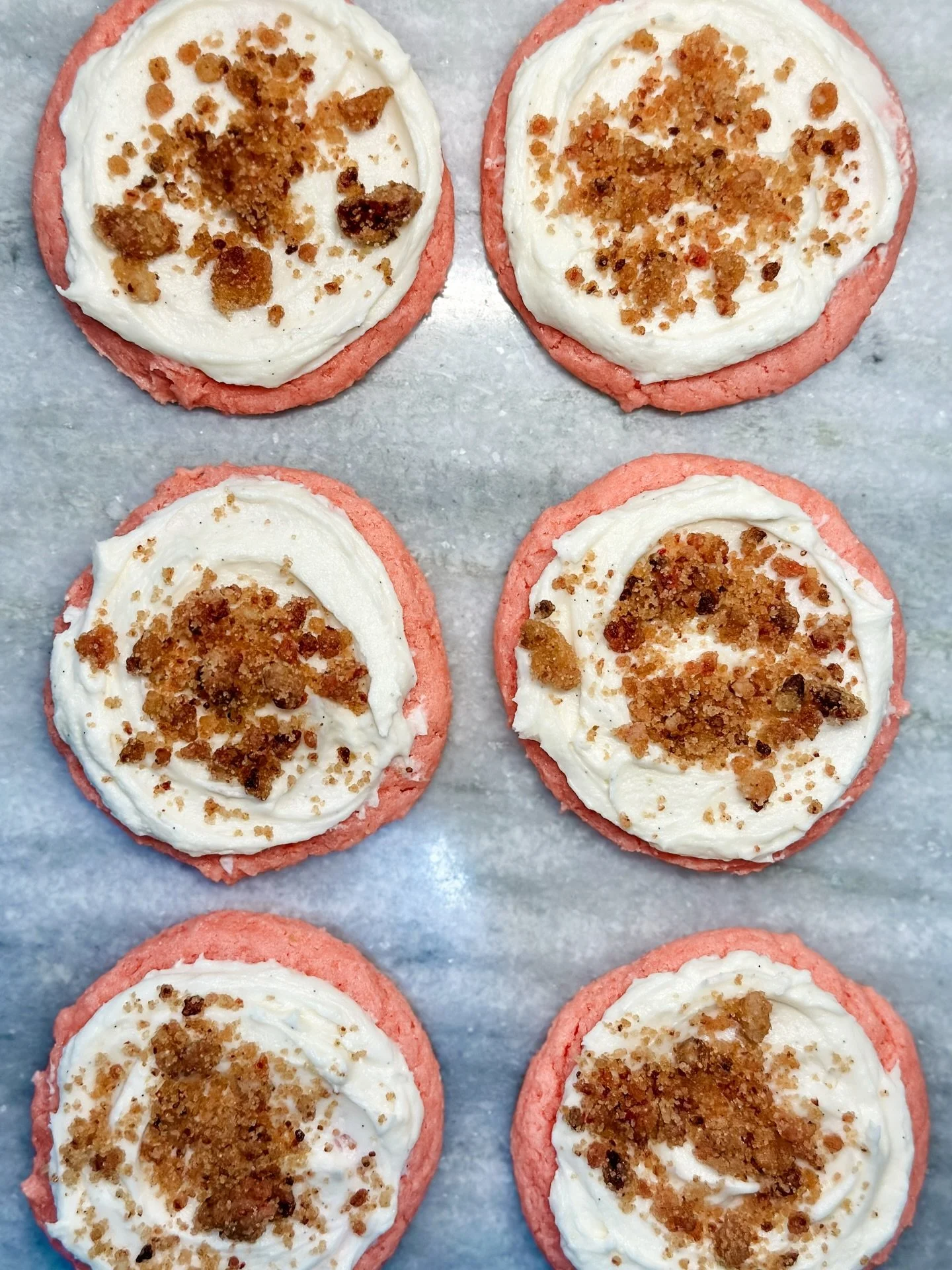 Testing out a few new recipes this weekend, and these strawberry crumble cookies are 😘💯

Stay tuned because these will DEFINITELY be making the cut for my Valentine&rsquo;s Day menu!

#cookies #strawberrycookies #recipetesting #smallbatchbaking #da