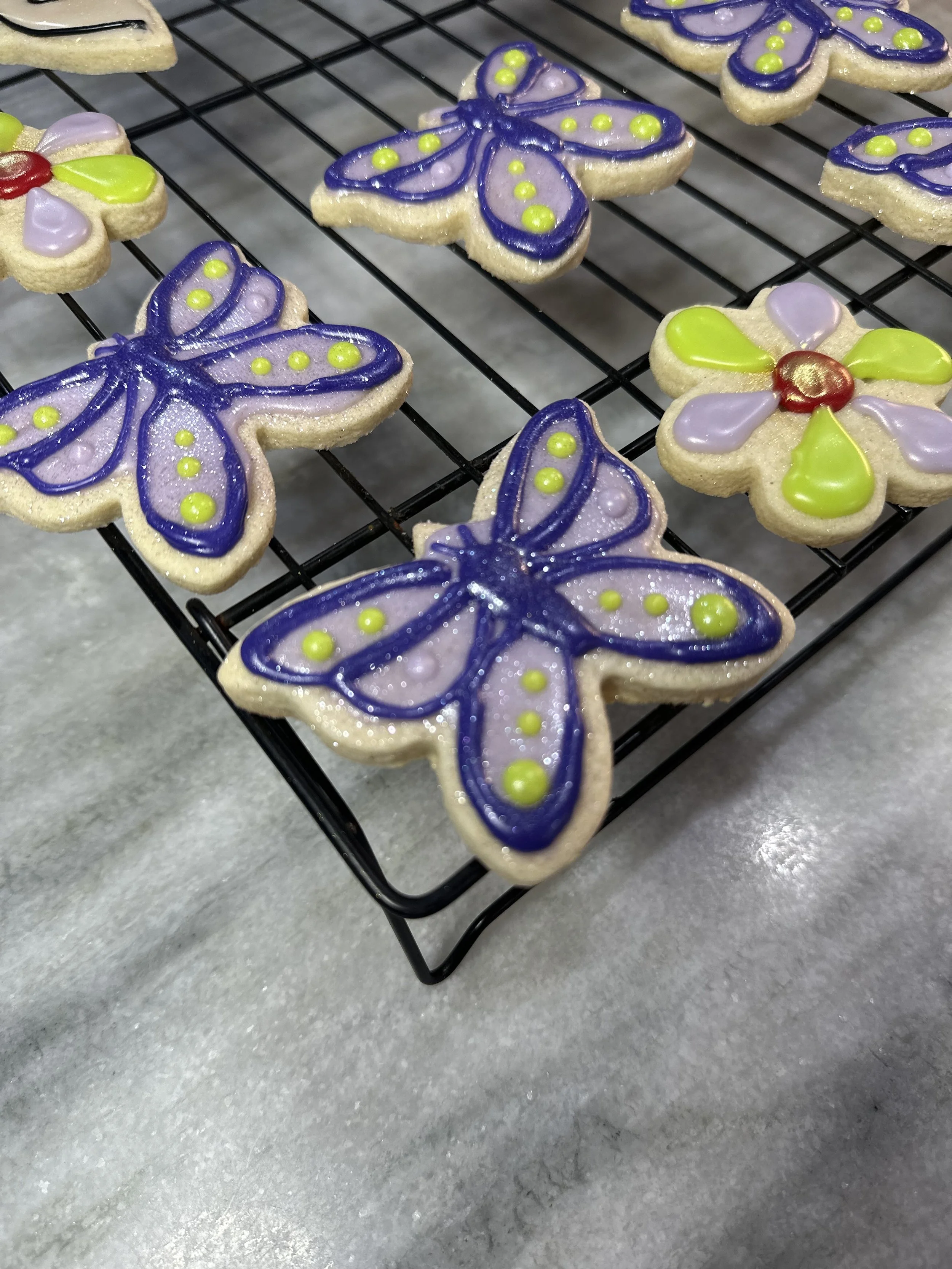 Gluten-friendly cutouts with royal icing