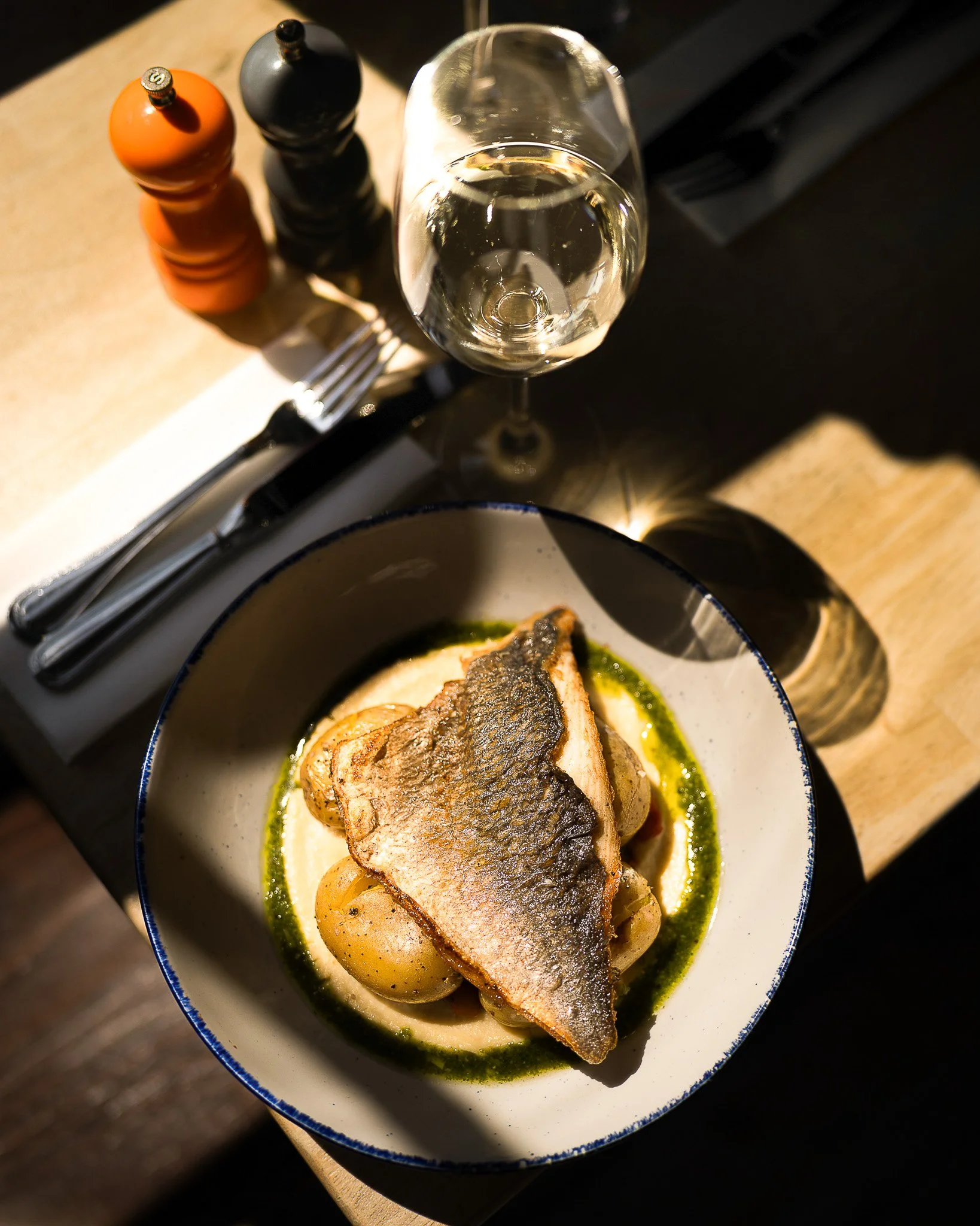 Grilled fish fillet with lemon slices in fine dining restaurant.