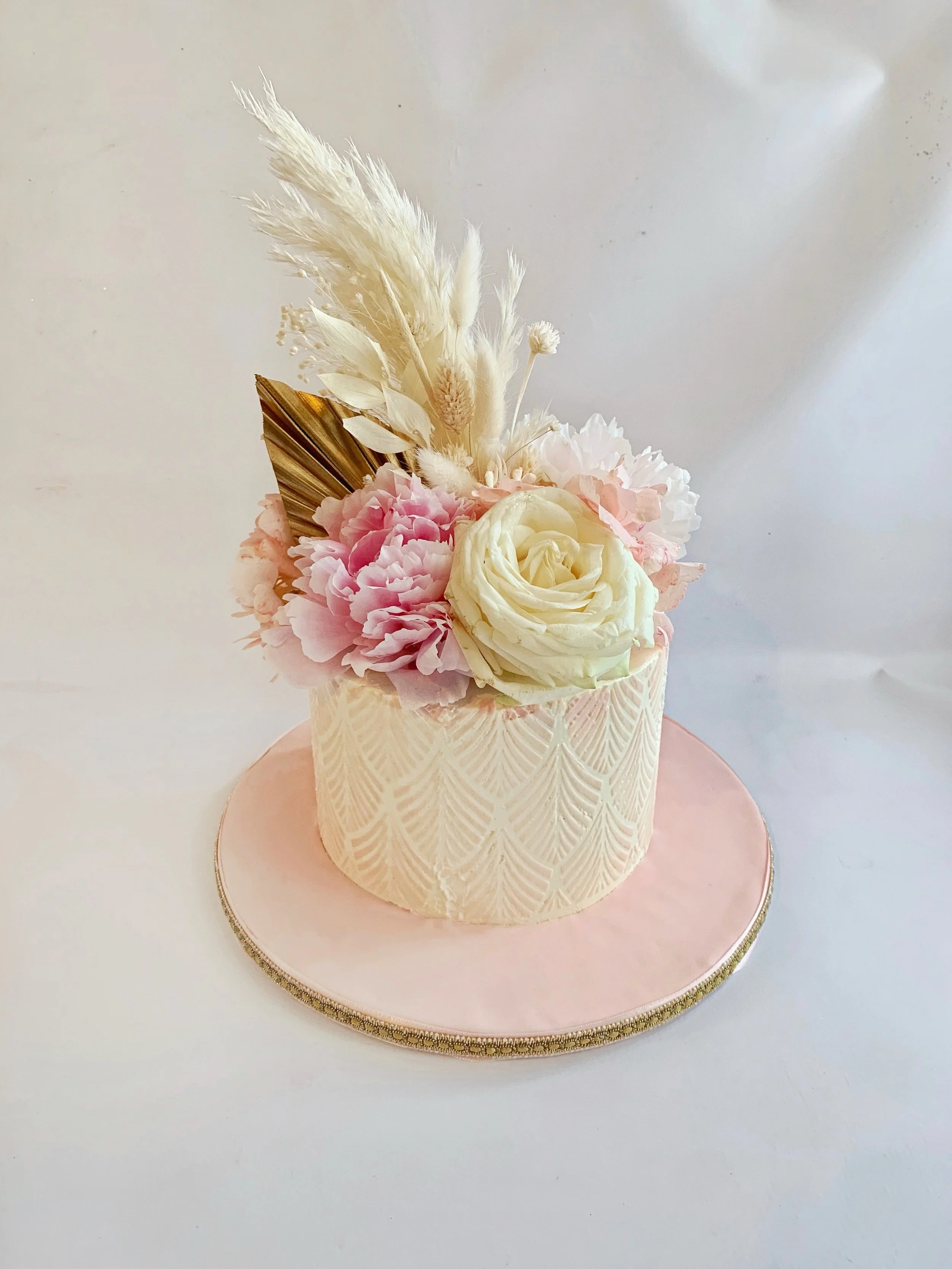 Busayo bridal cake.jpg