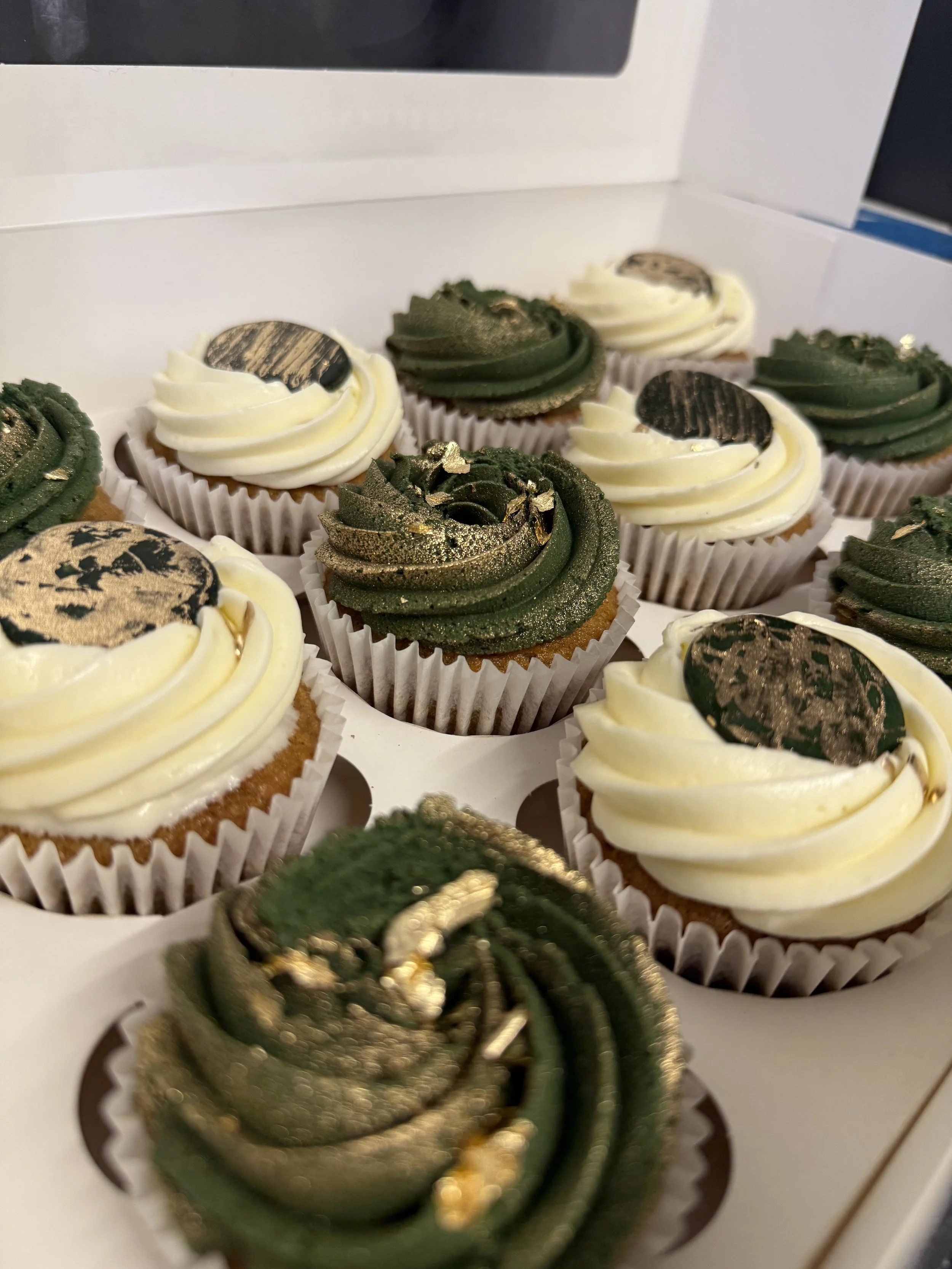 12 Carrot Cake Cupcakes