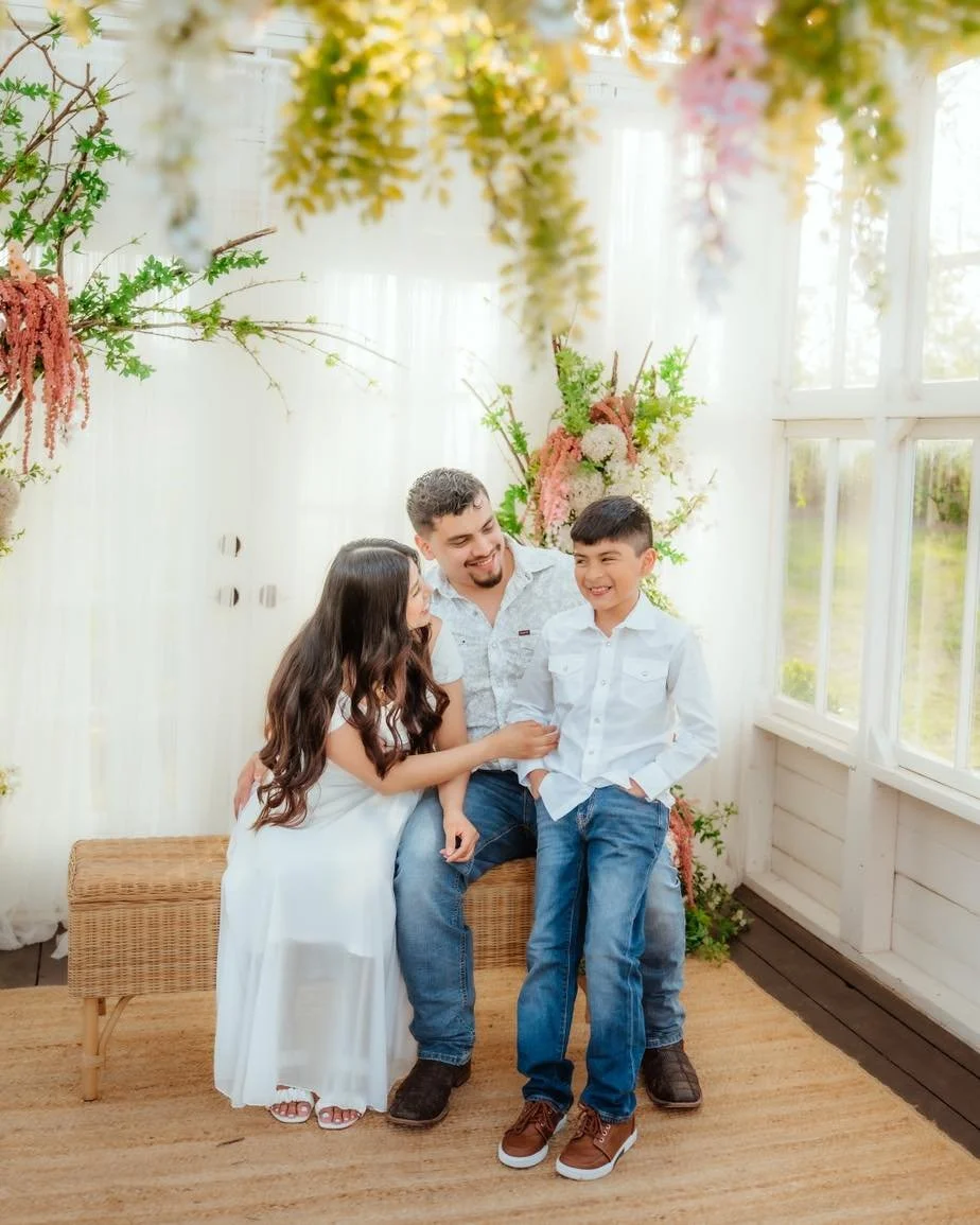 Unpopular opinion&hellip;

Mini sessions are NOT quick and easy&hellip; and they&rsquo;re definitely not less work 😅

Especially during spring minis 🌸

On the outside it looks simple
15&ndash;20 minute sessions, in and out, done for the day

But be