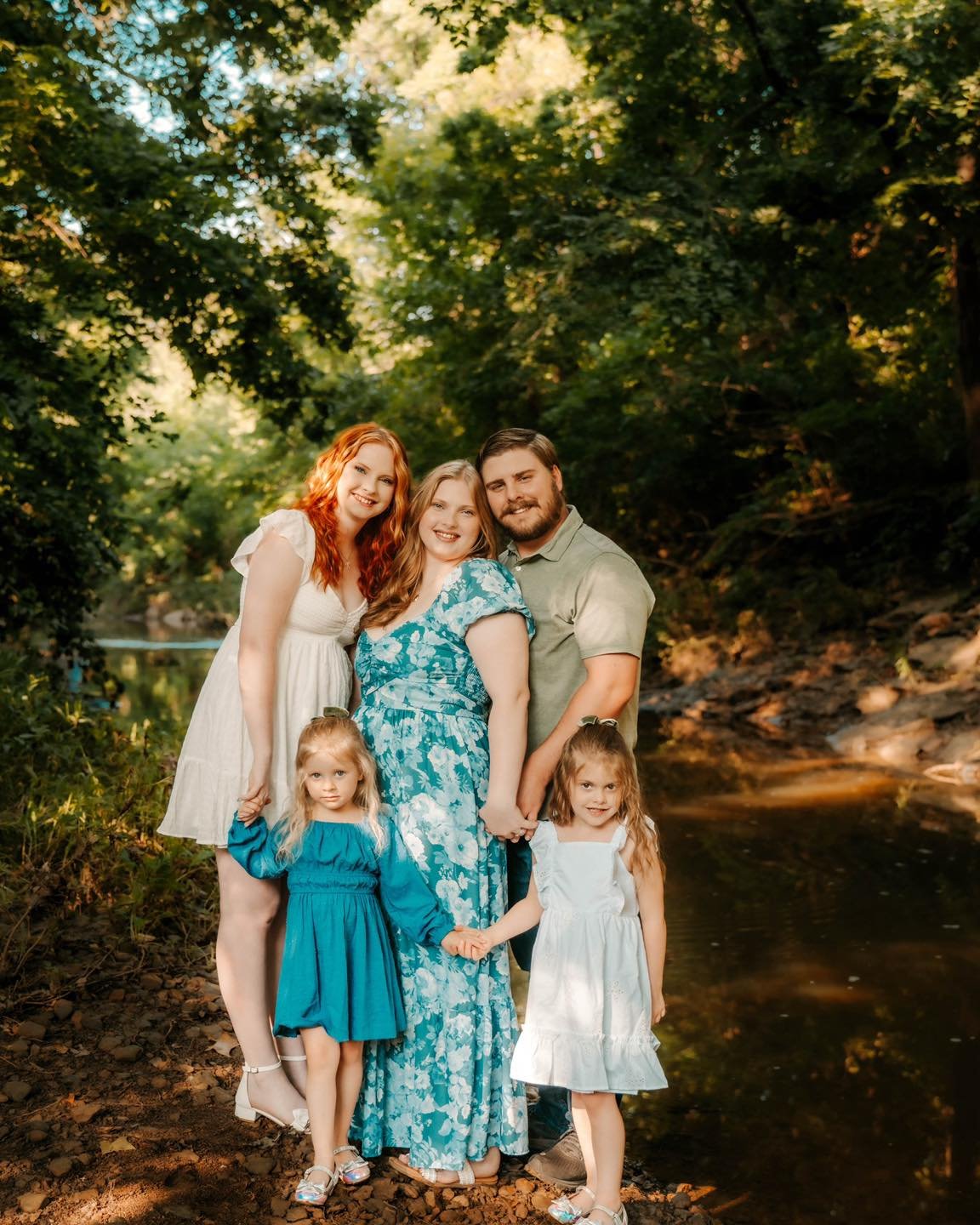 ok but this weather lately??? 😩☀️ like you can just FEEL summer coming and i am sooo here for it

creek minis are honestly some of my fav sessions ever &mdash; the water, the light, kids playing, everyone a little less stiff&hellip; it&rsquo;s just 