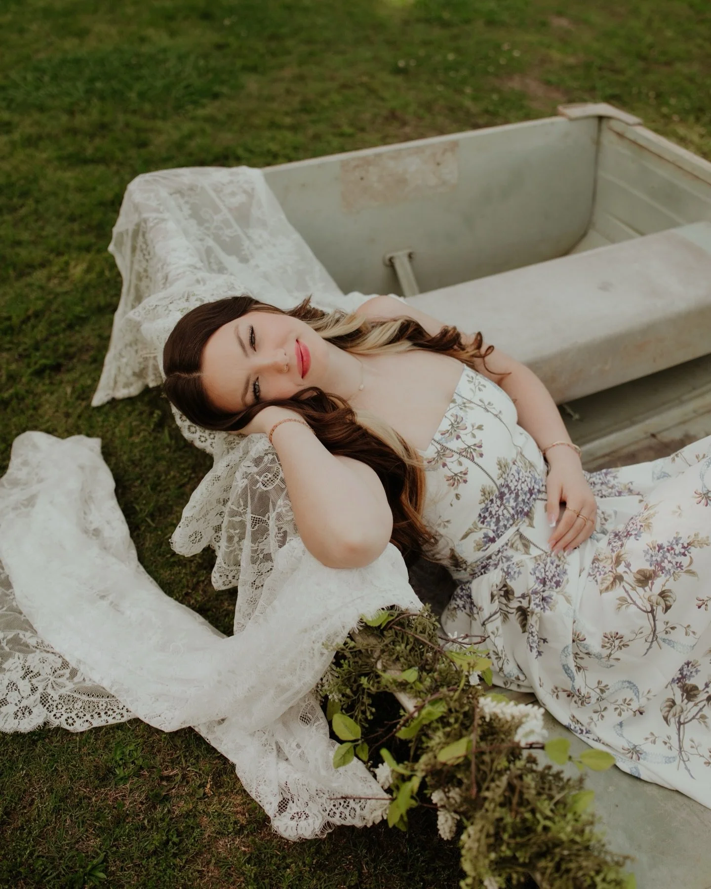 Senior Sunday vibes with this Pryor HS 2026 Grad, Miss Abby 💖 she picked @catoosasunflowerfarm for her spot and absolutely slayed!
