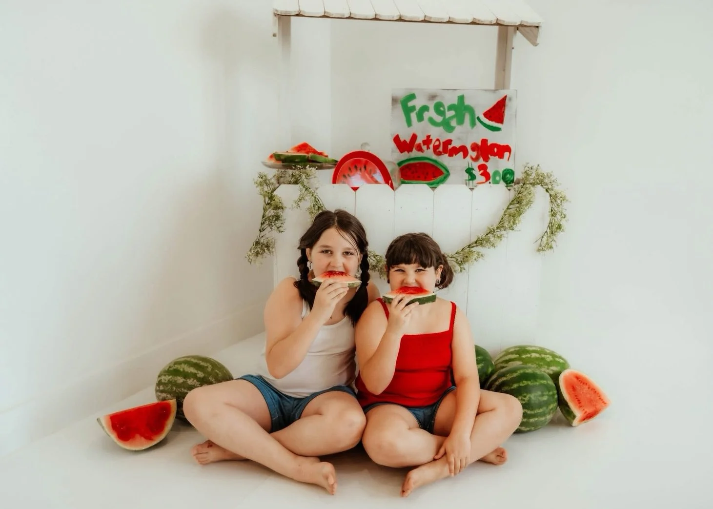 Okay but WATERMELON MINIS?! 🍉😭 Stopppp these are going to be the cutest summer sessions everrrr ✨

I&rsquo;m thinking about opening up Watermelon Minis and wanted to see who would want a spot before I finalize everything 👀🤍

These would only be:
