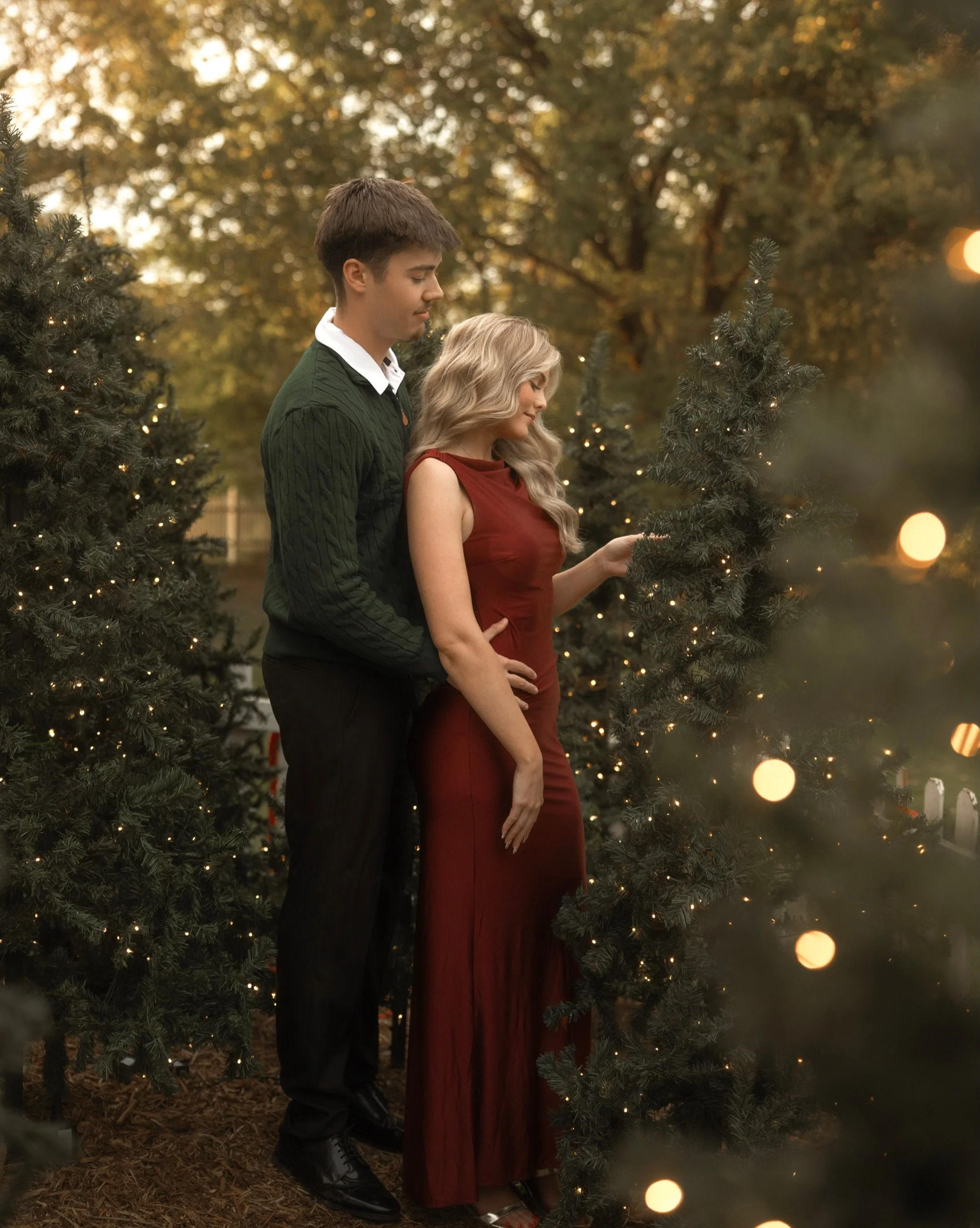 You know those movies that make you want to fall in love all over again and live in that cozy, magical little world? That&rsquo;s exactly how this session &amp; location felt. 

I can already envision YOU two here, wrapped up in each other, showing o