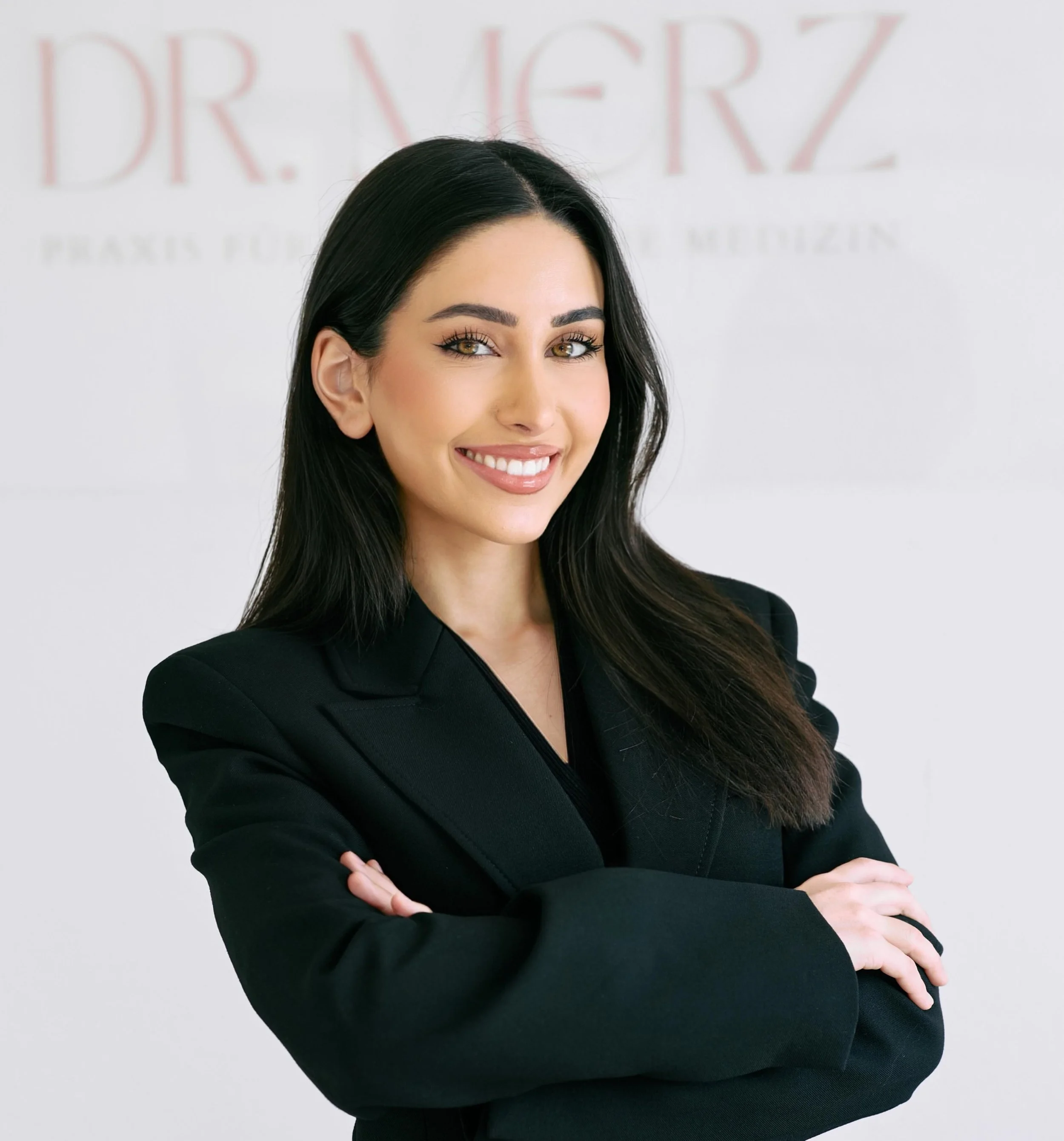 A face can be changed in minutes.
But understanding what should remain untouched &mdash; that is where true expertise begins.

At DR. MERZ, aesthetic medicine is guided by medical precision, restraint, and a refined eye for natural balance. Every tre
