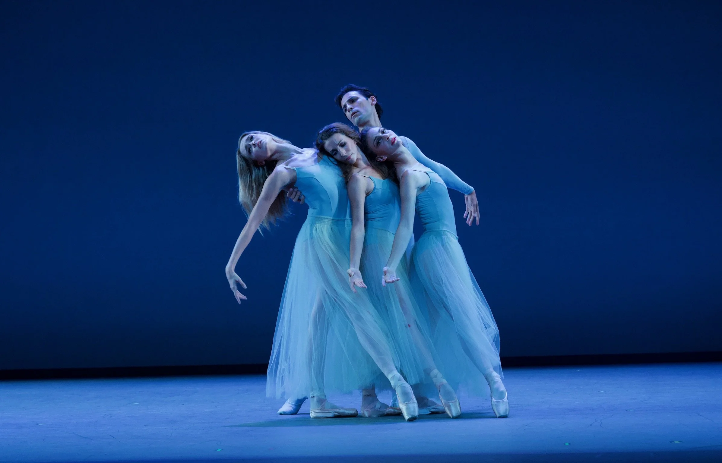 Serenade, Choreography: George Balanchine, Music: Peter Tchaikovsky, Photography: George Skouras