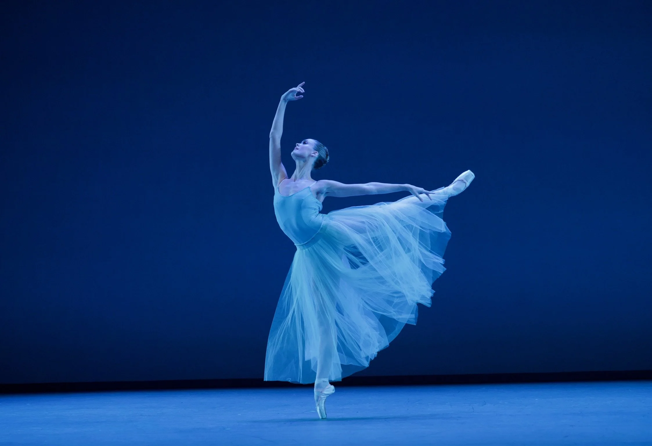 Serenade, Choreography: George Balanchine, Music: Peter Tchaikovsky, Photography: George Skouras