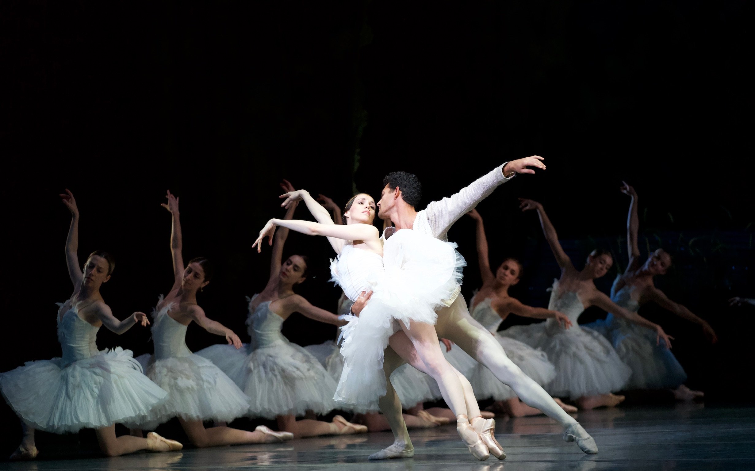 Swan Lake, Choreography: Alexei Ratmansky, Music: Peter Tchaikovsky, Costume & Set Design: Jérôme Kaplan, Lighting Design: Mark Stanley, Photography: George Skouras