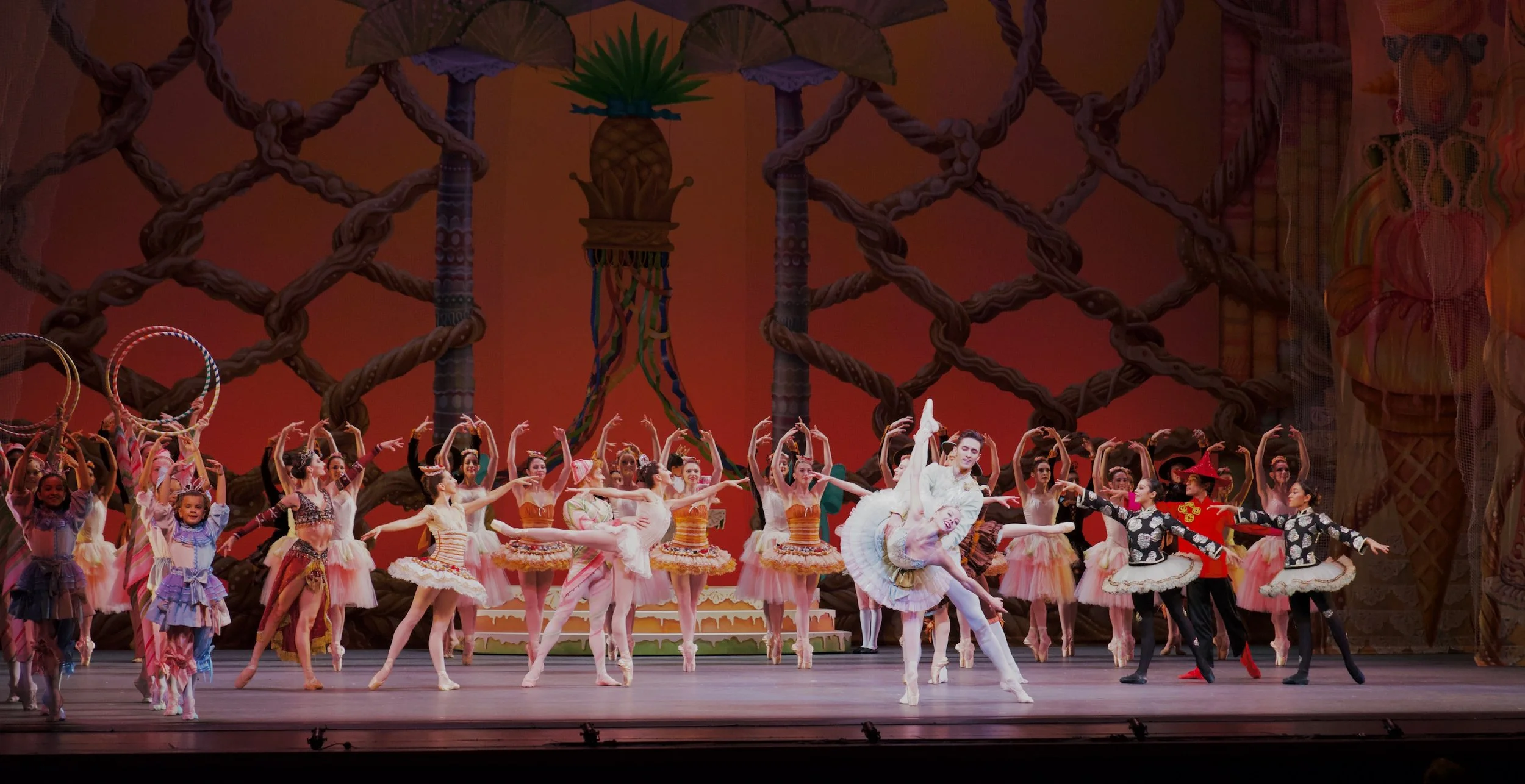 George Balanchine's The Nutcracker®, Choreography: George Balanchine, Music: Peter Tchaikovsky, Photography: George Skouras