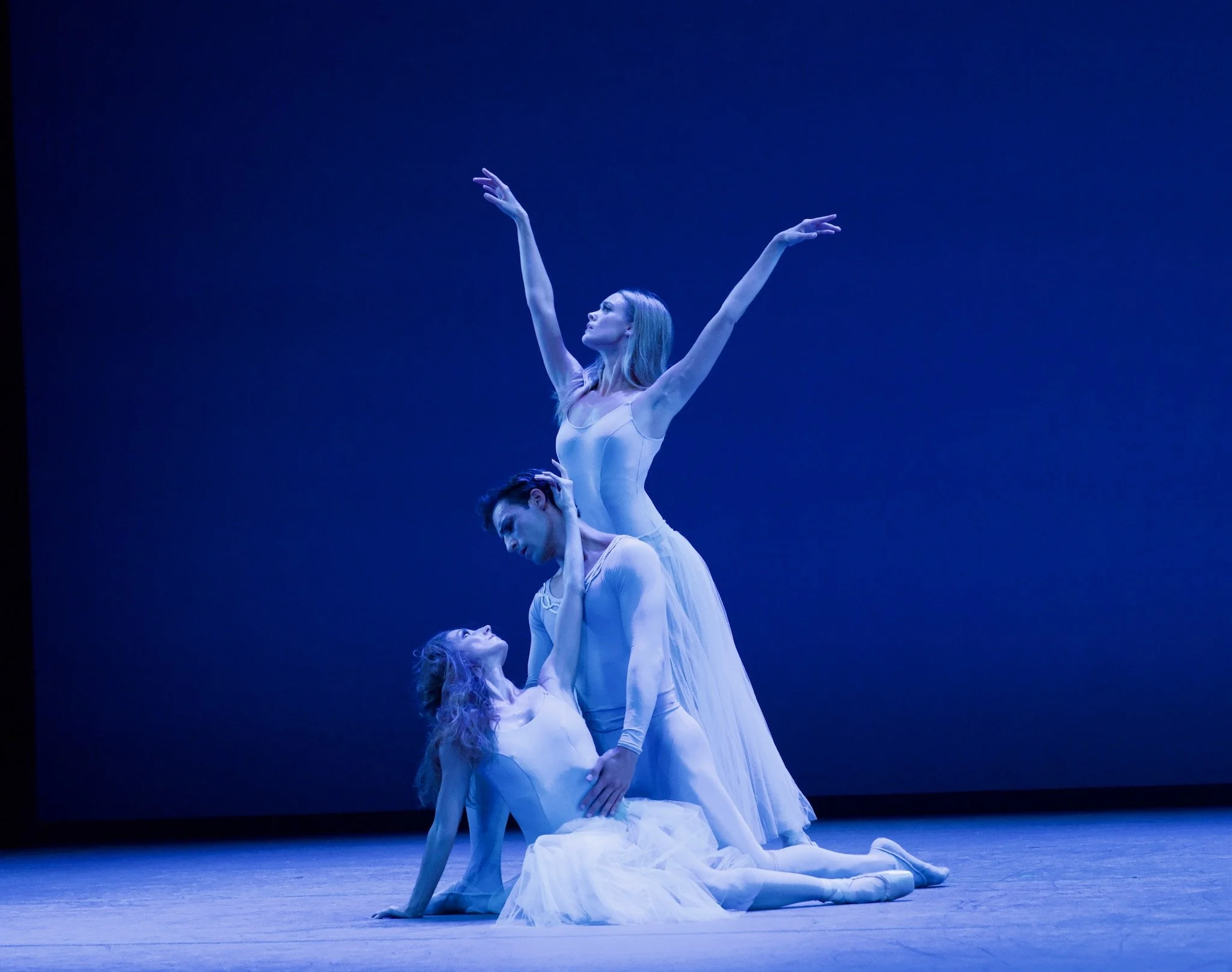 Serenade, Choreography: George Balanchine, Music: Peter Tchaikovsky, Photography: George Skouras