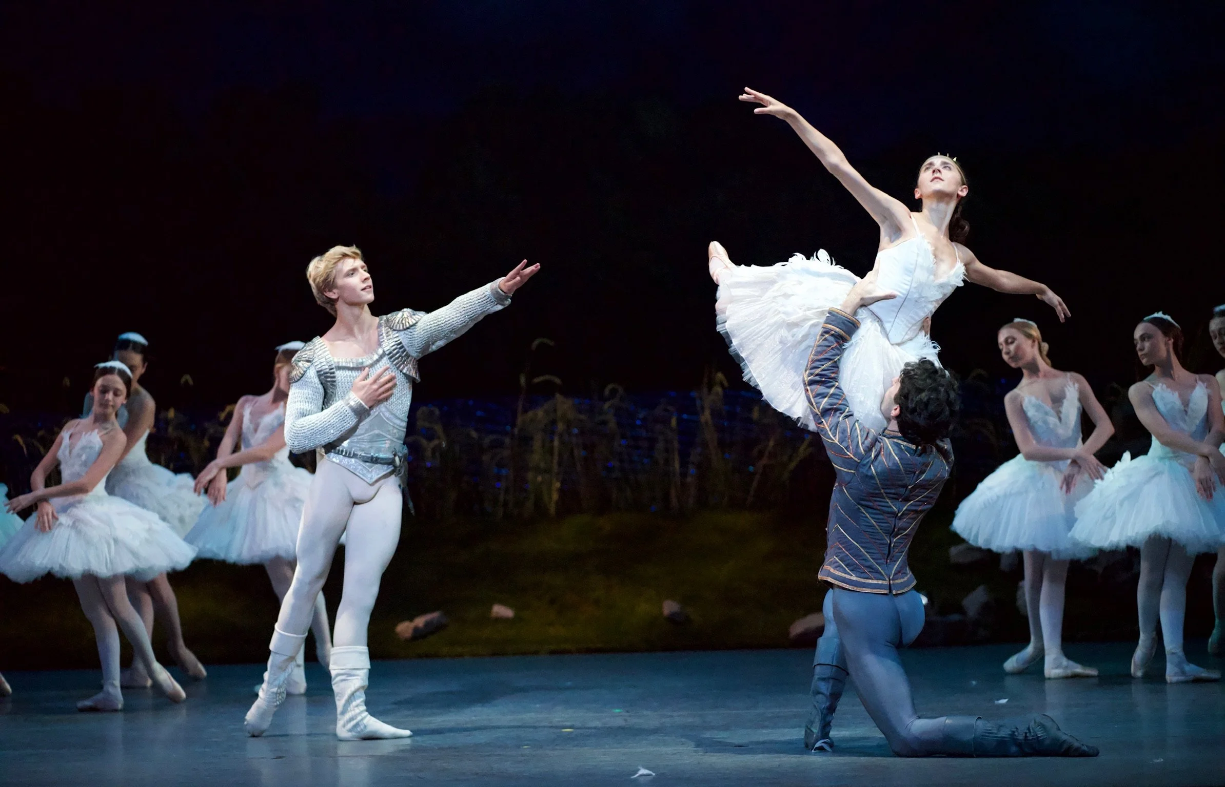 Swan Lake, Choreography: Alexei Ratmansky, Music: Peter Tchaikovsky, Costume & Set Design: Jérôme Kaplan, Lighting Design: Mark Stanley, Photography: George Skouras