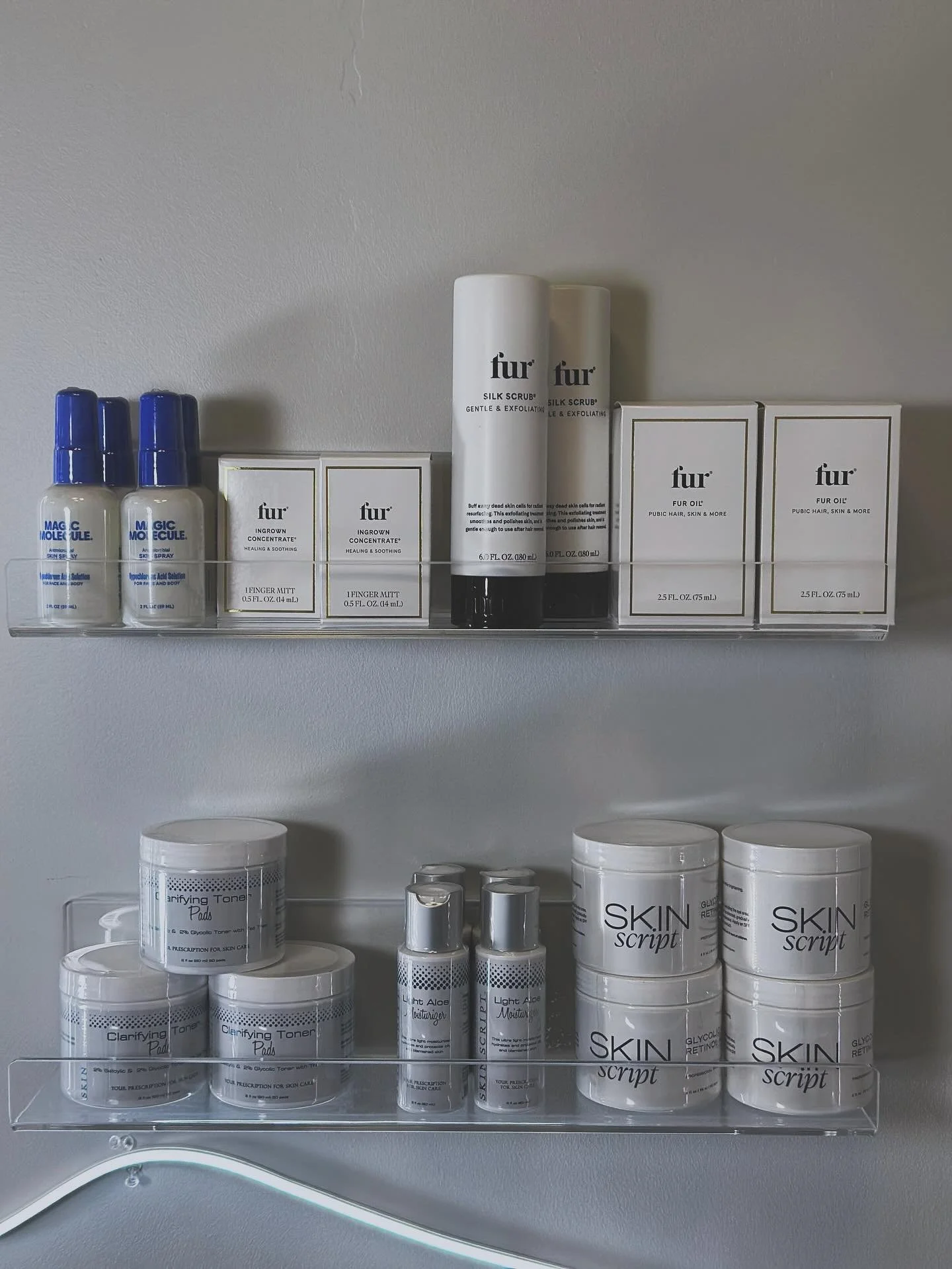 Dealing with ingrowns, hyperpigmentation, or irritation? ✨
Ditch the razor and book your wax at Your Skin Space Beauty Bar!

From physical to chemical exfoliation and the right hydration products, I&rsquo;ll guide you through the best aftercare so yo