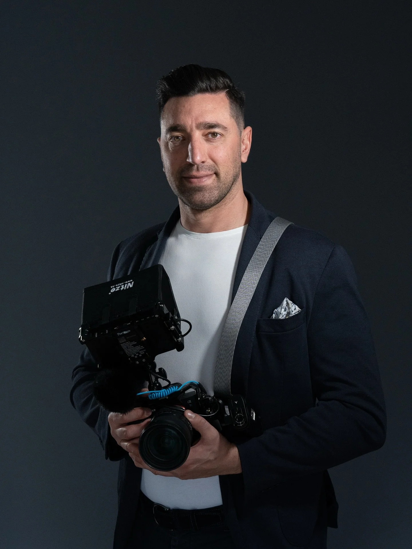 This is us, behind the camera! 🎥✌️

#wedding #weddingfilms #weddingbideography #weddingcinematograpy #videography #friendship