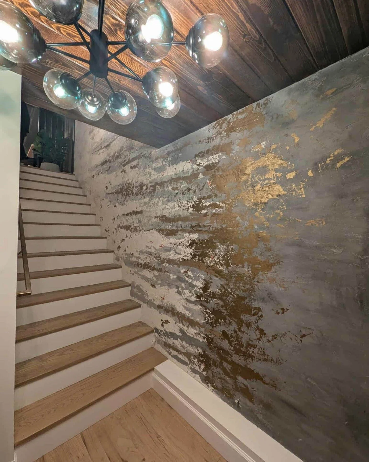 When training and a real project come together, good things tend to happen.

These two feature walls came to life during a one-on-one training session with @carolynfinchandco, working directly inside the Stella &amp; Sloan design studio.

What began 