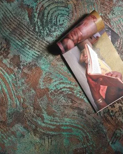 Metal changes everything.

Verderame is a finish that recreates the natural oxidation cycle, allowing copper to develop its characteristic depth, color, and patina directly on the surface.

It brings movement and time into the material itself, shifti