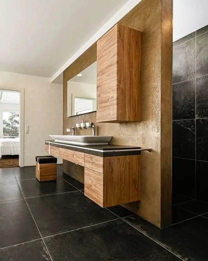 Some finishes are defined by what they are. Others are defined by what you can do with them.

Metallo Fuso is a true metal finish that opens up a wide range of textures, patinas, and depth, shaped by the hand and the process behind it. From subtle mo