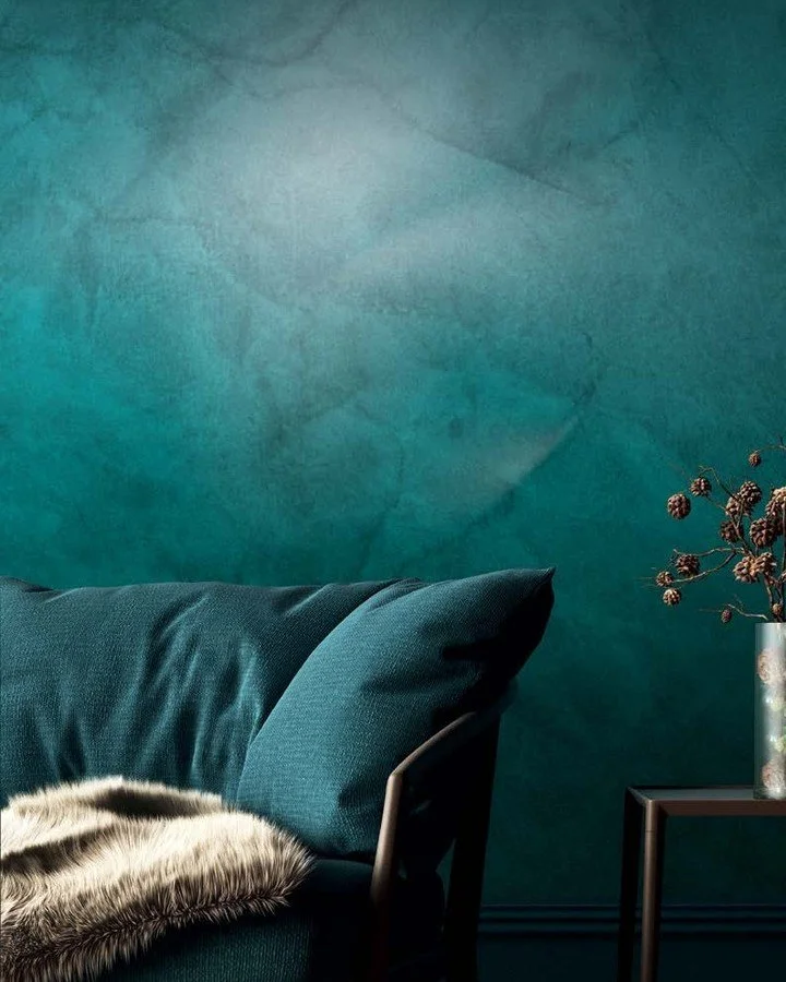 High gloss that actually earns the attention!

Mirror is a Venetian plaster finish designed to bring depth, reflection, and clarity to interior walls. Built on natural lime, it works in harmony with mineral substrates to create a surface that feels r