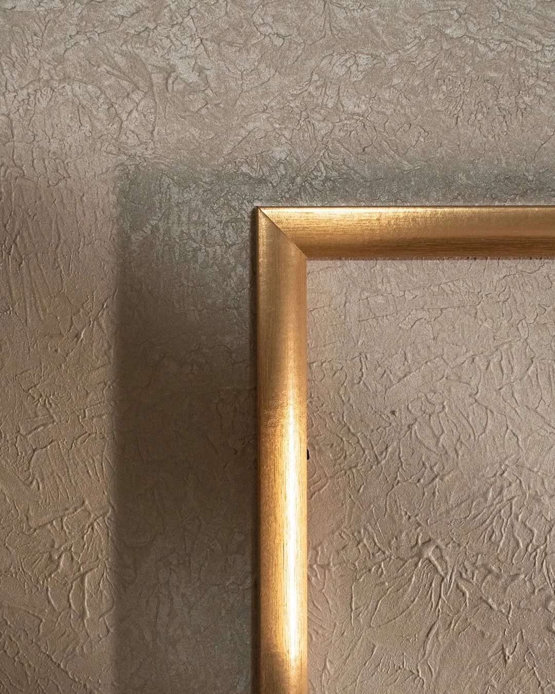 Where do you like to introduce a little glow in a space?

Luce Wall Painting is a textured decorative finish with soft metallic movement that shifts gently throughout the day, bringing warmth and depth without overpowering a space. Subtle, atmospheri