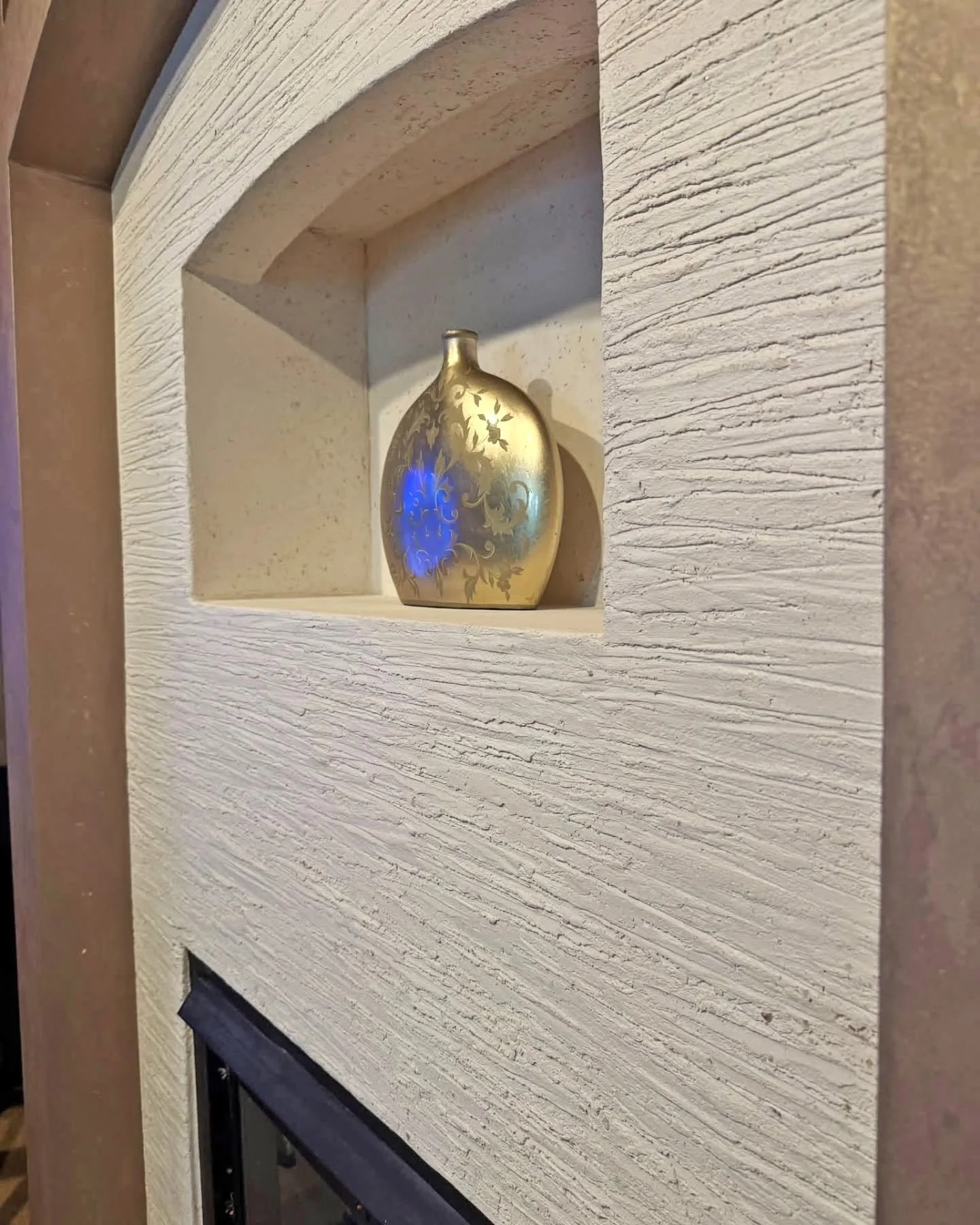 Come and visit me at the Fine Finish Expo in Minneapolis! We are welcoming designers, builders, architects, and of course, pro finishers.

This will be one of the finishes we will create in Modern Minerals, and October 7 &amp; 8 are coming up fast!&n
