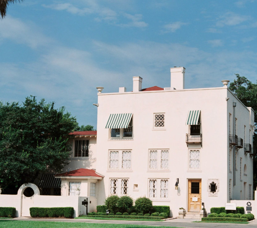Austin Wedding Venues Laguna Gloria.png