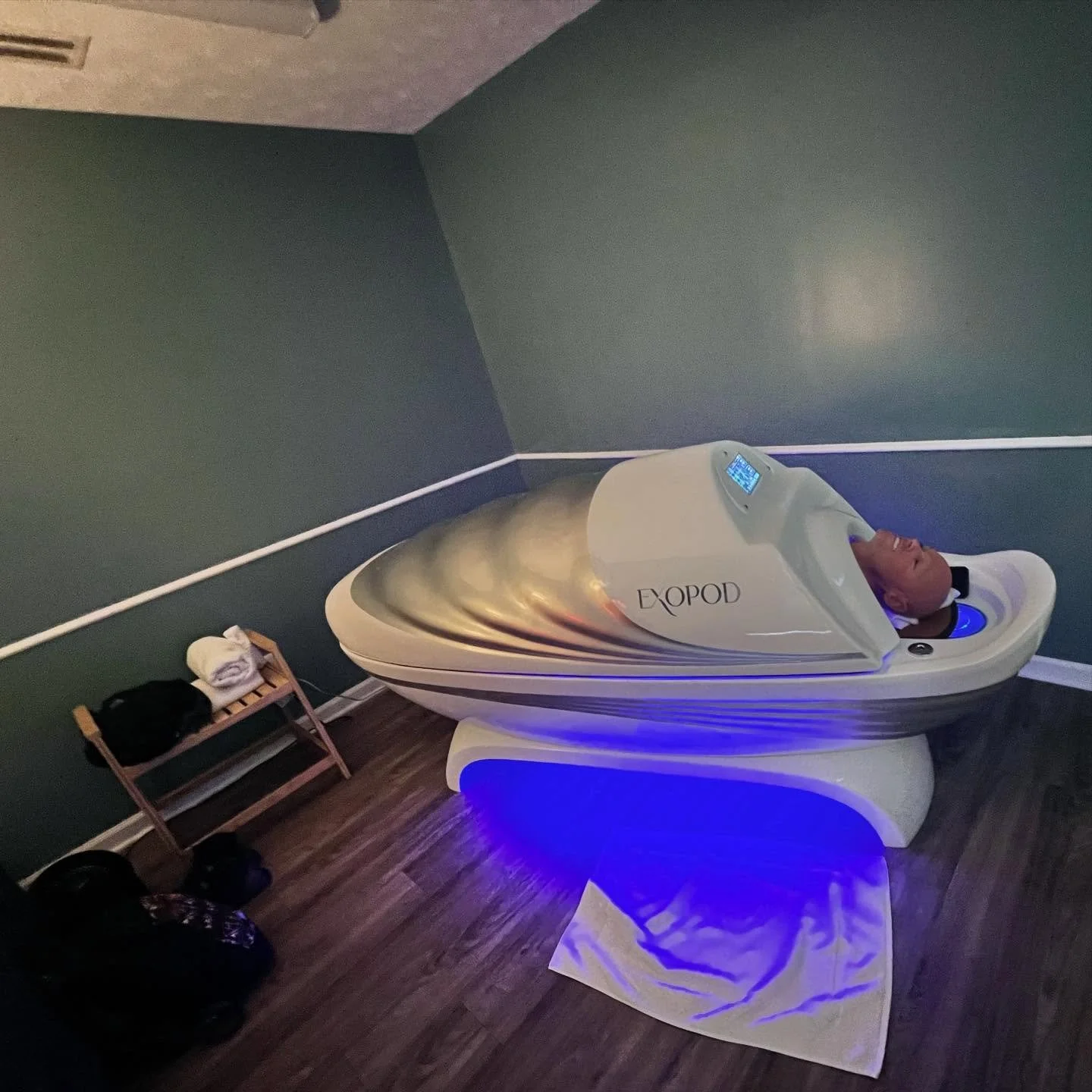 Meet the Exopod &mdash; your skin&rsquo;s new best friend. ✨

At Deep Sea Remedy &amp; Wellness, our Exopod treatment is designed to deeply rejuvenate and restore your skin at a cellular level.

So what is it?
Exopods (powered by exosomes) are packed