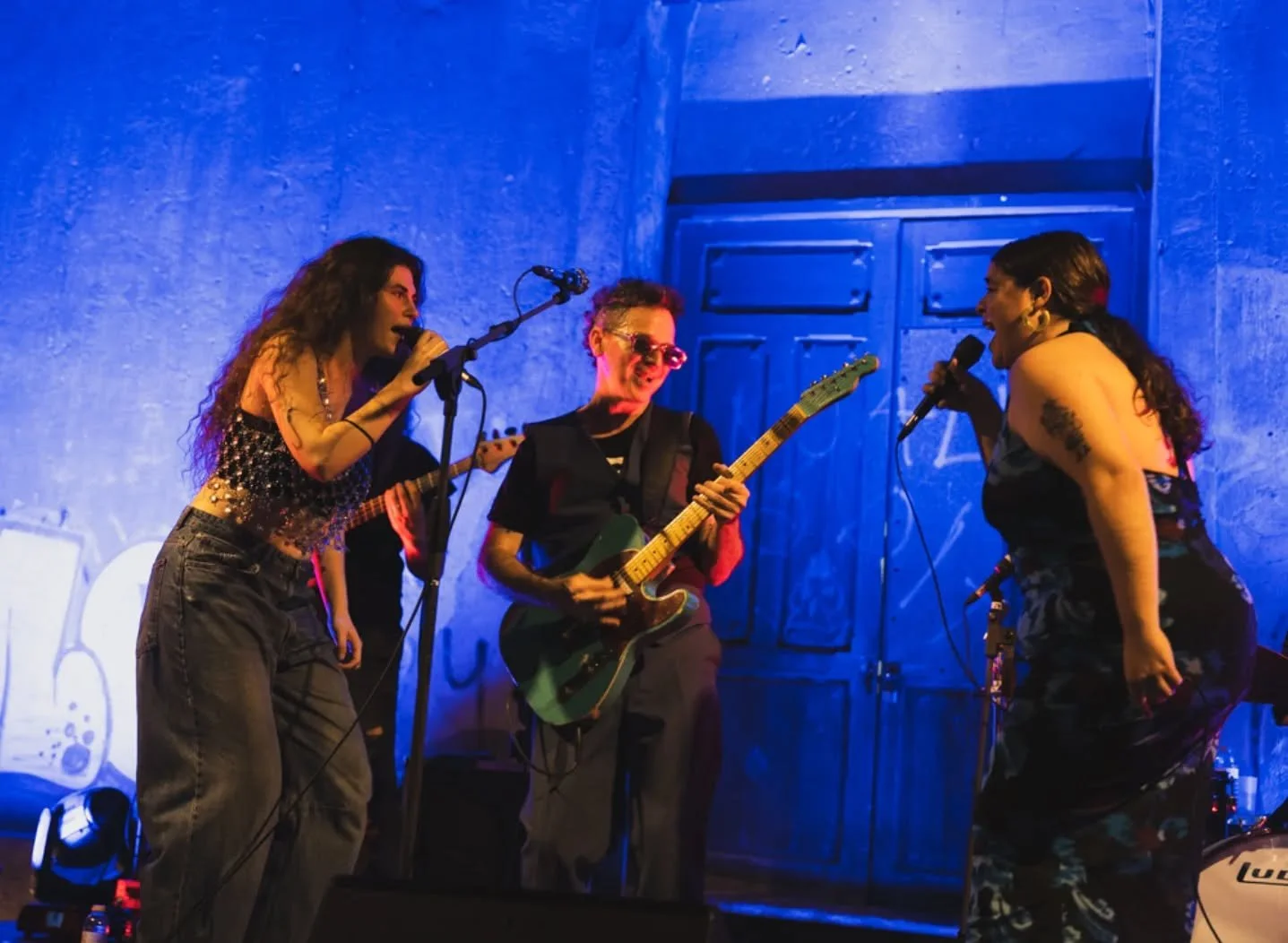 🌿Hace poco más de un mes, @calequiylaspanteras inauguraron los conciertos nocturnos del murmullo. Ulea vibró con su ritmo en un escenario mágico en El Golgo, acompañados por el sonido del agua.
El próximo 20 de oc