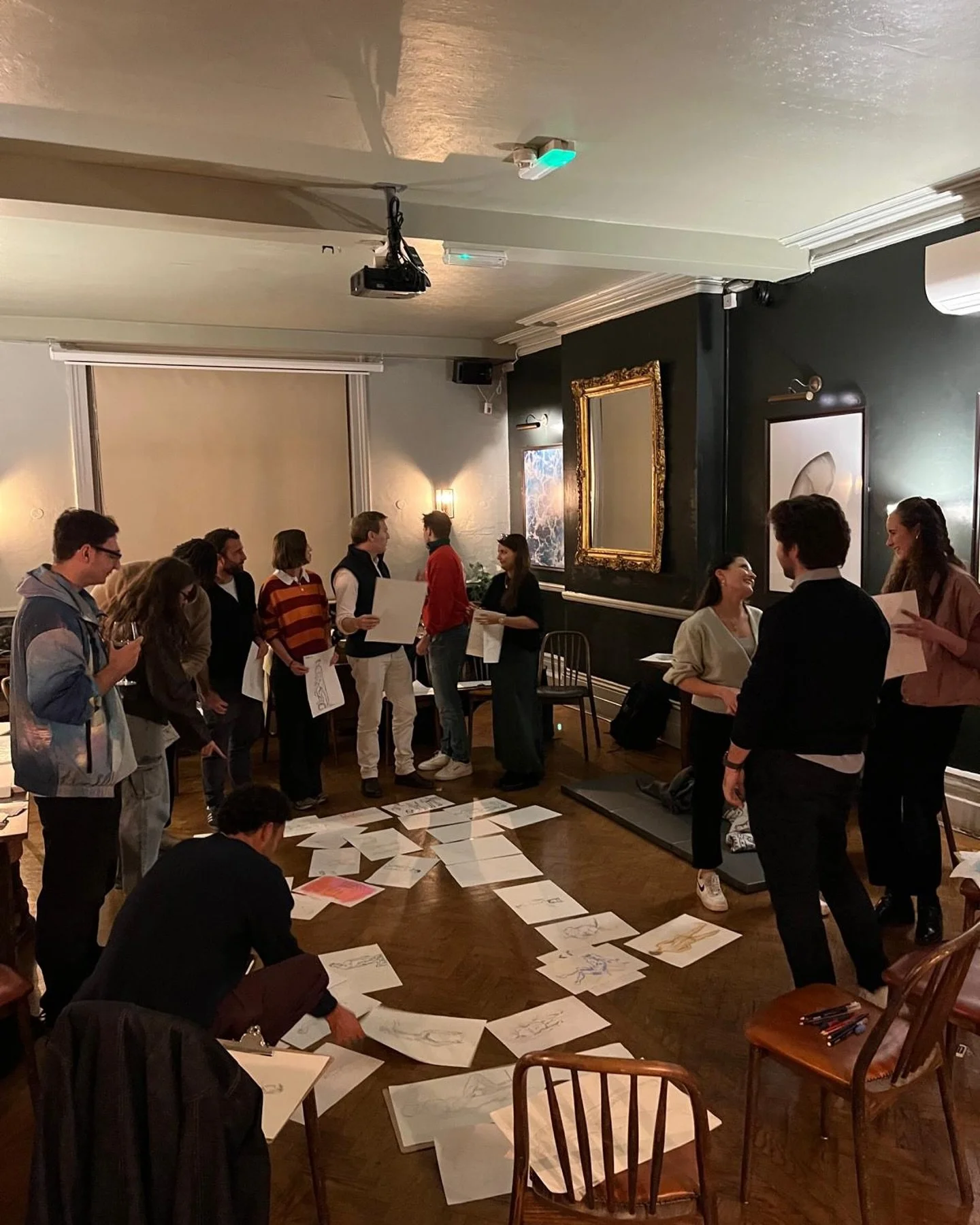 Some pics from us setting up and admiring all the drawings made at @thecrabtreew6, Fulham, last month in the end of session mini exhibition! 🖼️

We will be back at The (newly renovated!) Crabtree on the 26th of November- come along and draw with us!