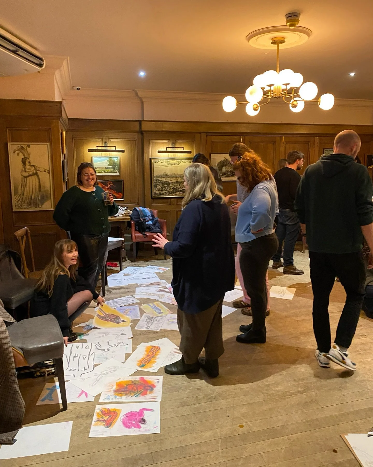 Happy Valentine&rsquo;s Day! Celebrate with a friend/ loved one this week with 2 for 1 on tickets for our life drawing @thebedfordpub on Tuesday ✍🏻👯&zwj;♂️ Book via link in bio or drop us a dm ☺️ See you there! 

#lifedrawing #lifemodel #lifedrawin