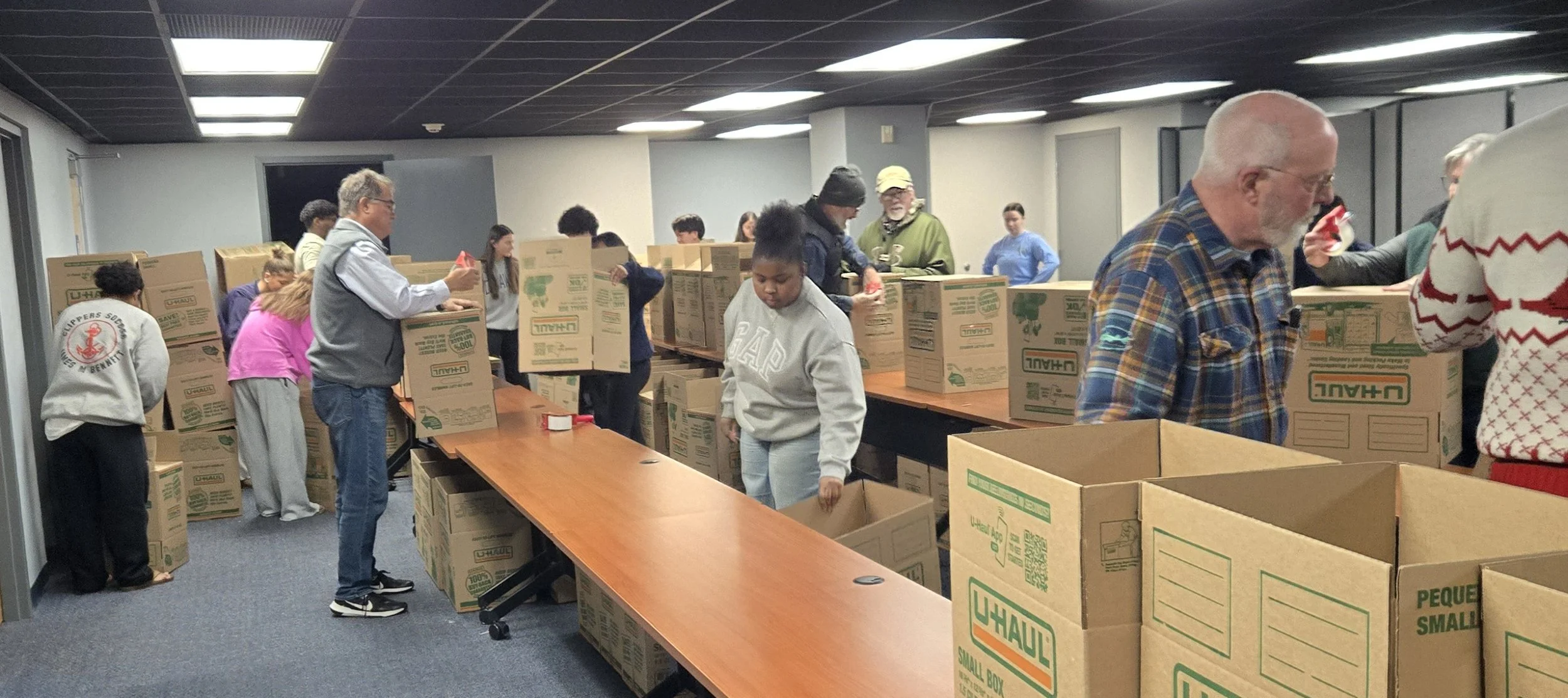 SantaAngelsfoodboxes2.jpg