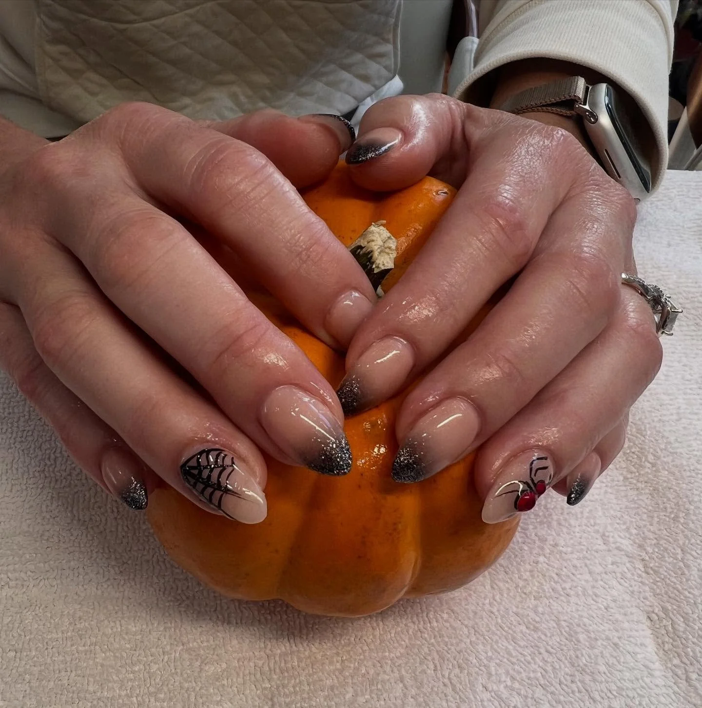 It&rsquo;s Halloween season! Spooky and glam set 💅

📍461 Main Street, Melrose MA
☎️ 781 662 0748

Hand painted nail art 💕🫶

#MelroseSalon #MelroseMA #NailArt #SalonLife #BeautyInMelrose #NailDesign #HairAndNails #PamperYourself #LocalSalon #Melro