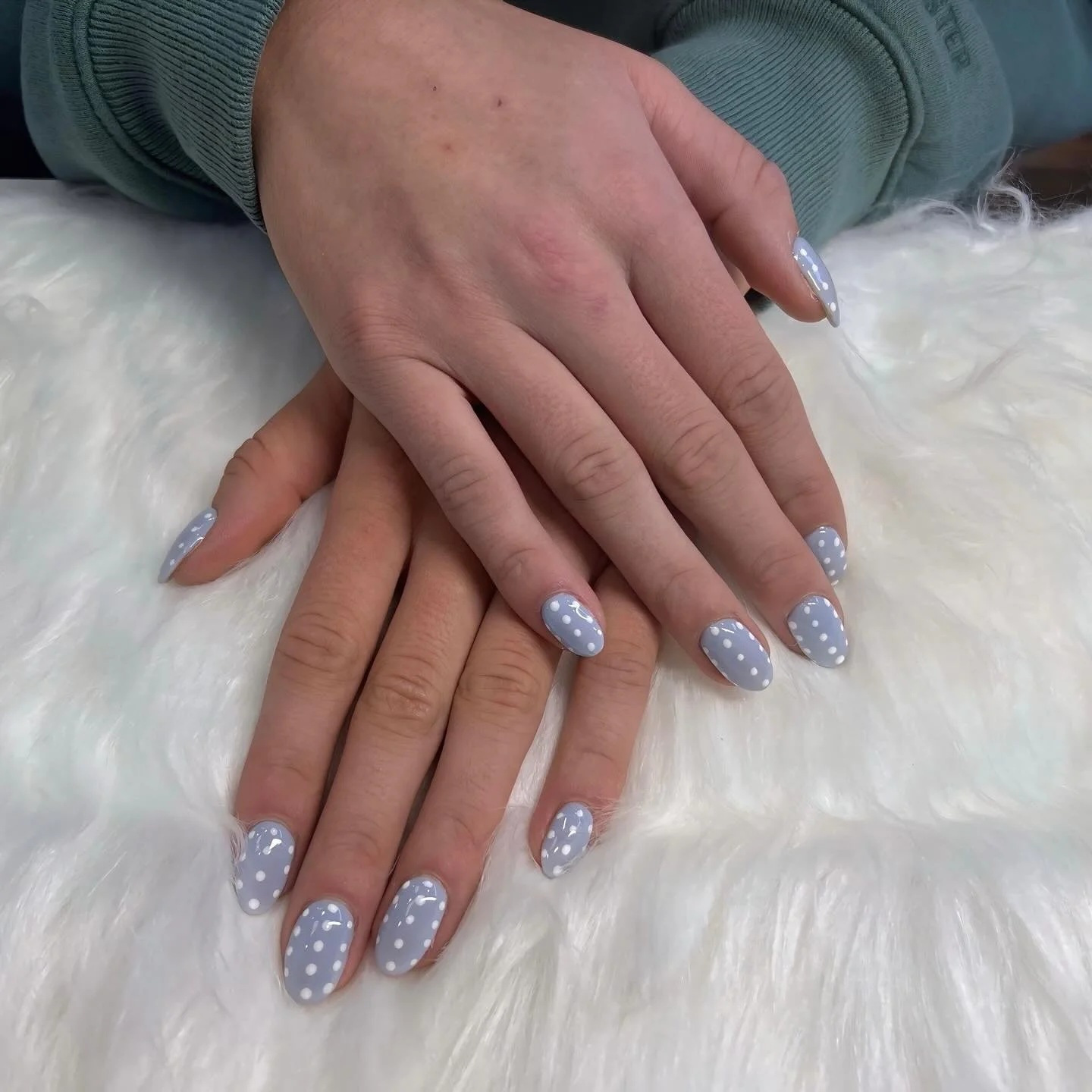 Polka dots 😍

📍461 Main Street, Melrose MA
☎️ 781 662 0748

Hand painted nail art 💕🫶

#MelroseSalon #MelroseMA #NailArt #SalonLife #BeautyInMelrose #NailDesign #HairAndNails #PamperYourself #LocalSalon #MelroseBeauty #SelfCare #NailGoals #SalonSt