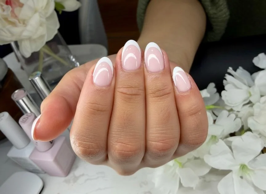 I don&rsquo;t know what&rsquo;s better than a perfect French manicure ✨✨✨

#thegelbottleuk #chaunlegend #frenchmanicure #buildergel #melrosema
