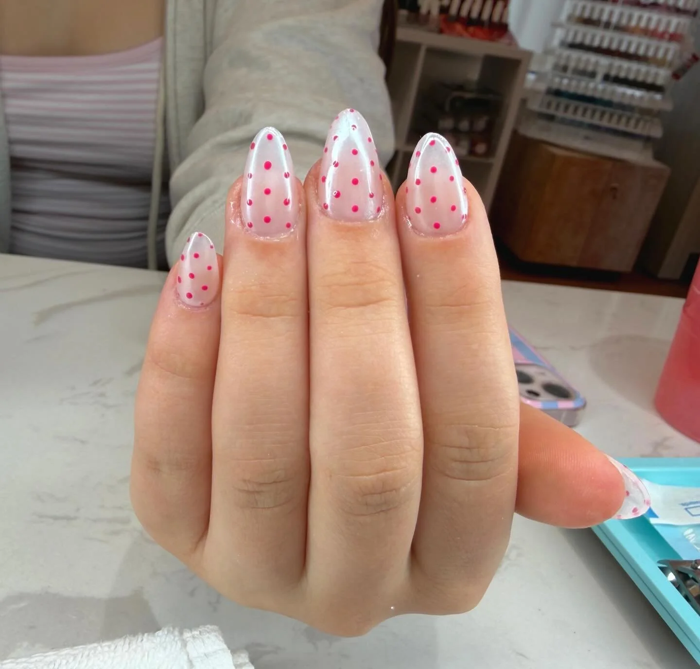 Chrome Polka Dots ✨

#gelx #chaunlegend #naildesigns #melrosema