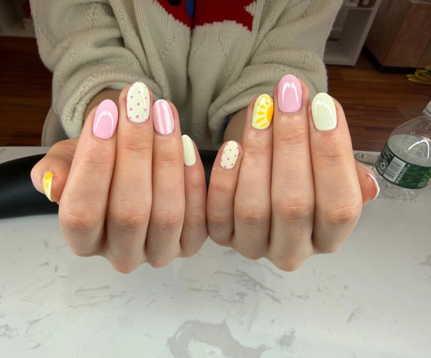 Spring is here 🌼🌸

#gel manicure #naildesign