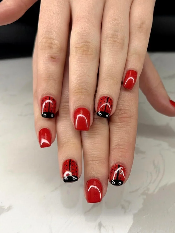 🍃🐞

#buildergel #ladybug #nailart #melrosema