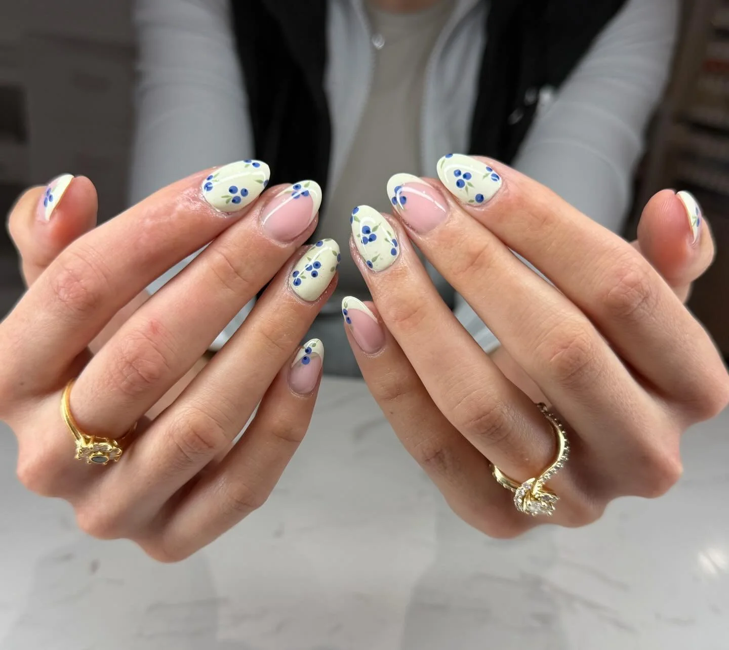 🫐🫐🍃🍃

#naildesign #melrosema #nailsalon #buildergel #biab