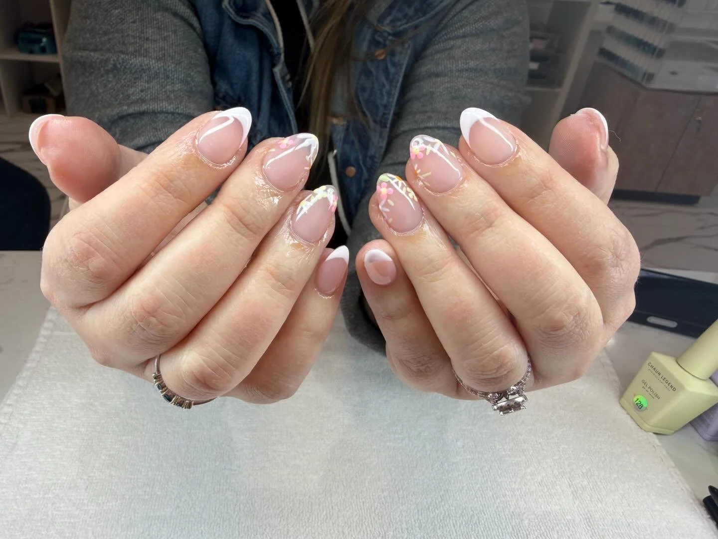 Pastel Flowers 🎨🌸🌼

#biab #thegelbottlebiab #chaunlegend #naildesign #melrosema