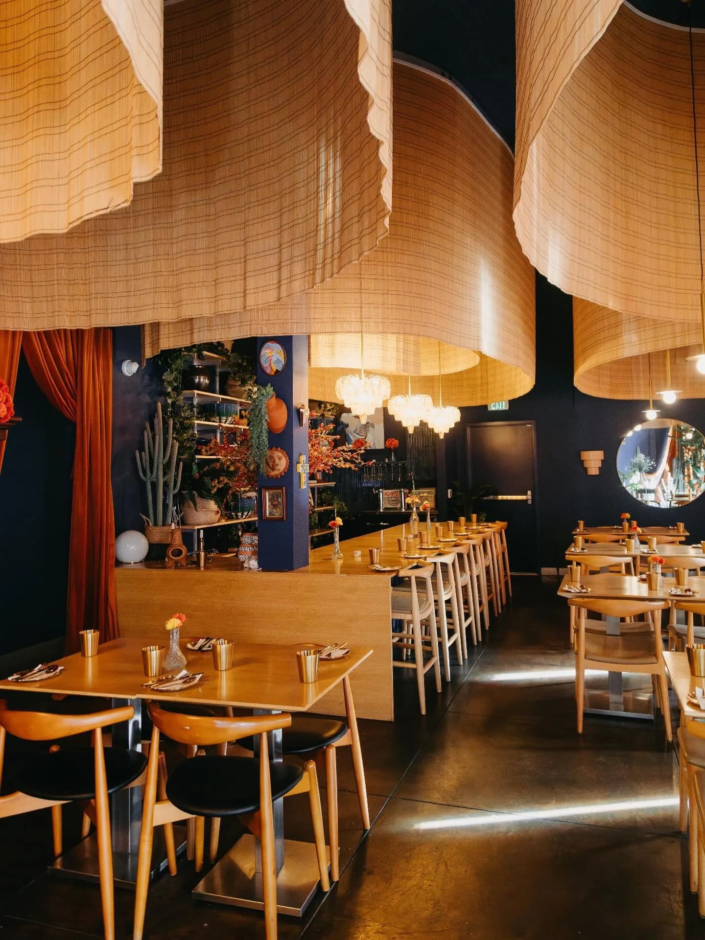 When the sun finally breaks through, the whole room lights up ✨. That golden streak on the floor is your reminder to gather your people and come grab dinner with us.
Good food. Good company. A little extra sunshine. See you tonight 5-10pm @madrinapdx